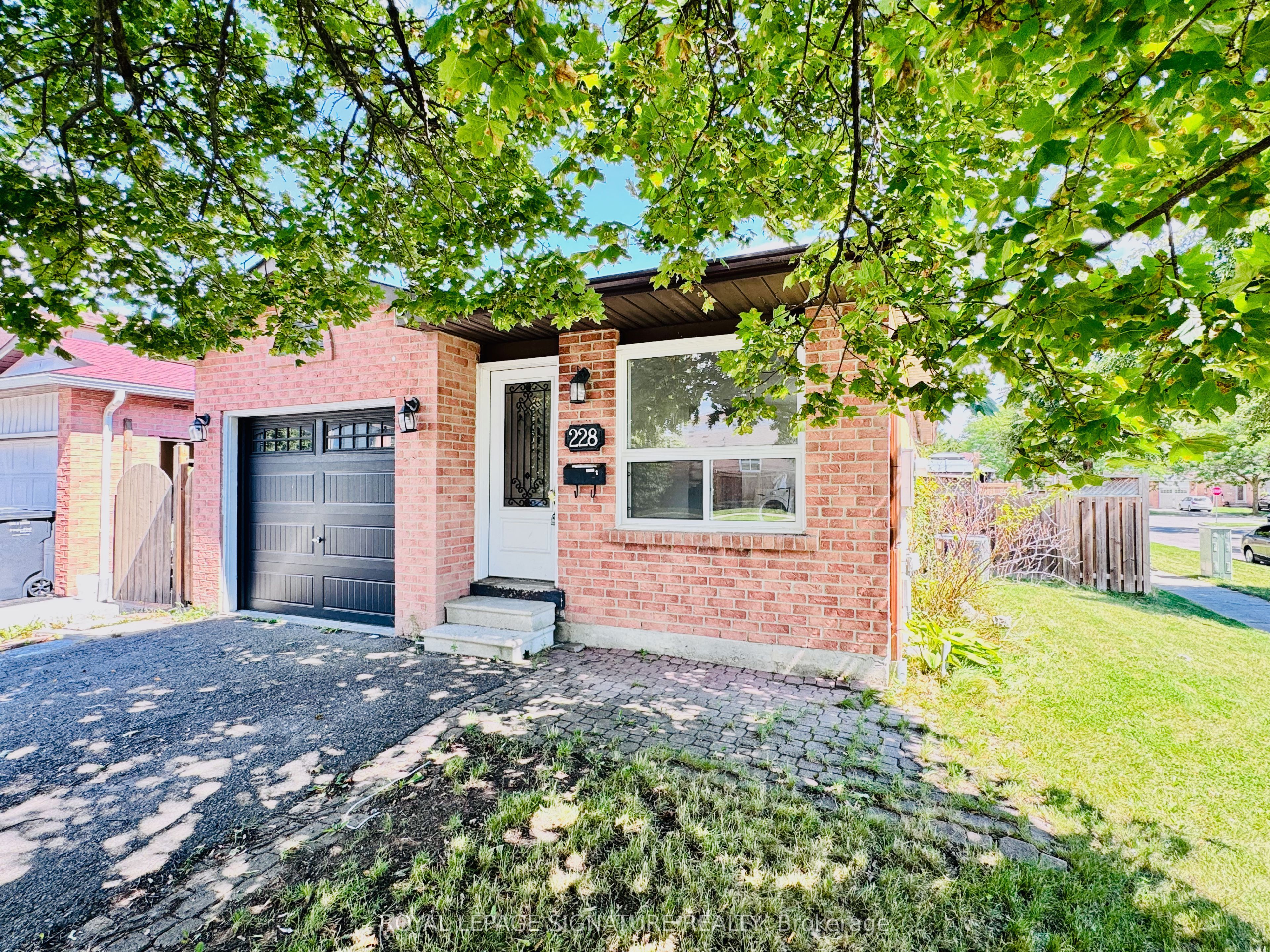 228 Martindale Crescent, Brampton, ON L6X 2V2 photo 2