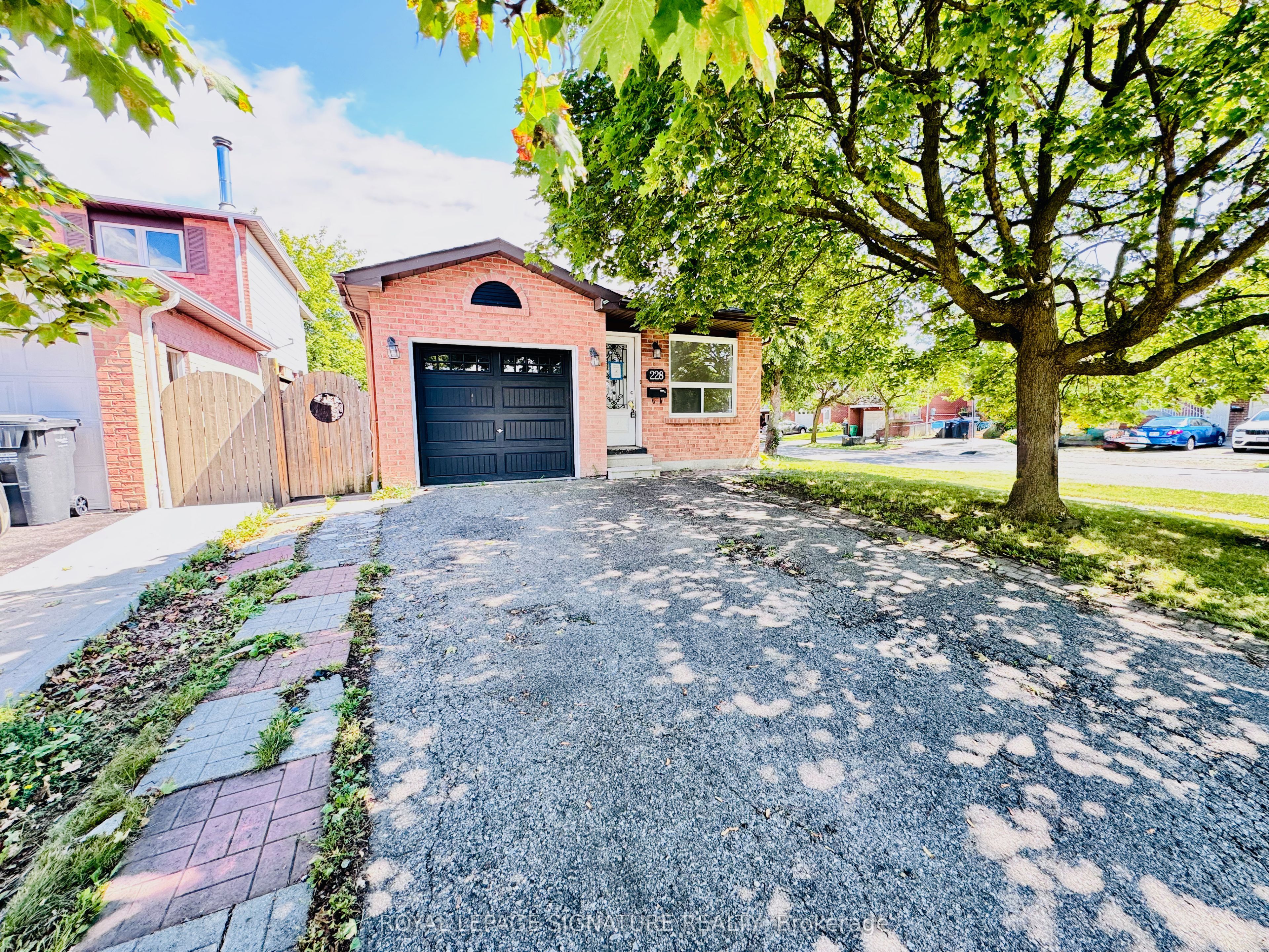 228 Martindale Crescent, Brampton, ON L6X 2V2 photo 3