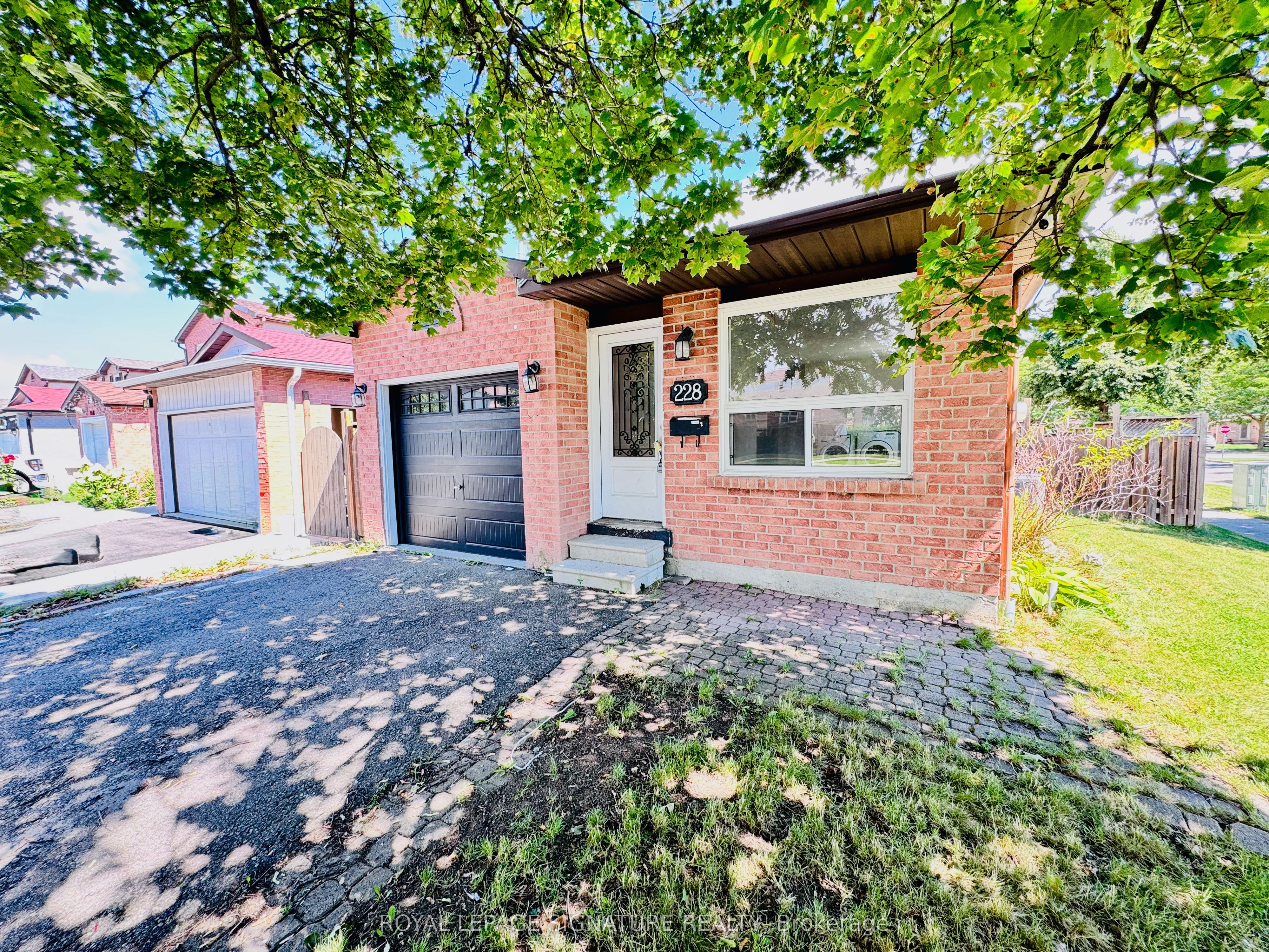 228 Martindale Crescent, Brampton, ON L6X 2V2 photo 4