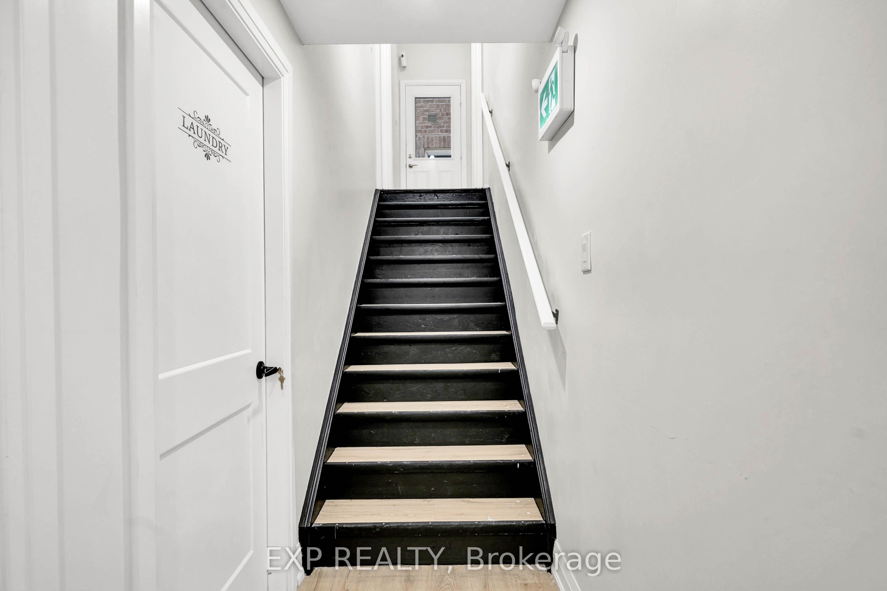 448 Dougall Avenue Unit B, Caledon, ON L7C 4A6 photo 2