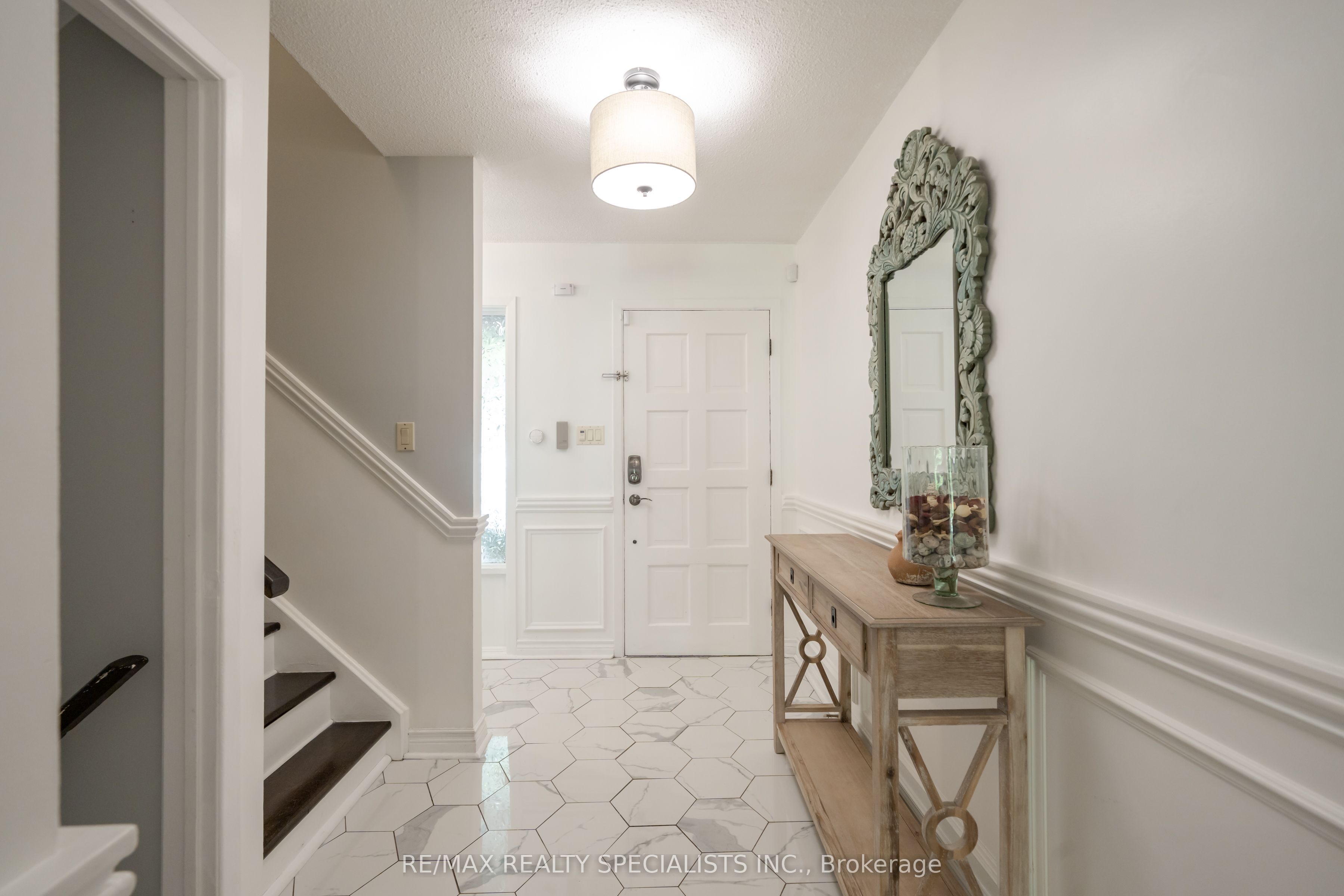 2431 Basswood Crescent, Mississauga, ON L5L 1Y2 photo 3