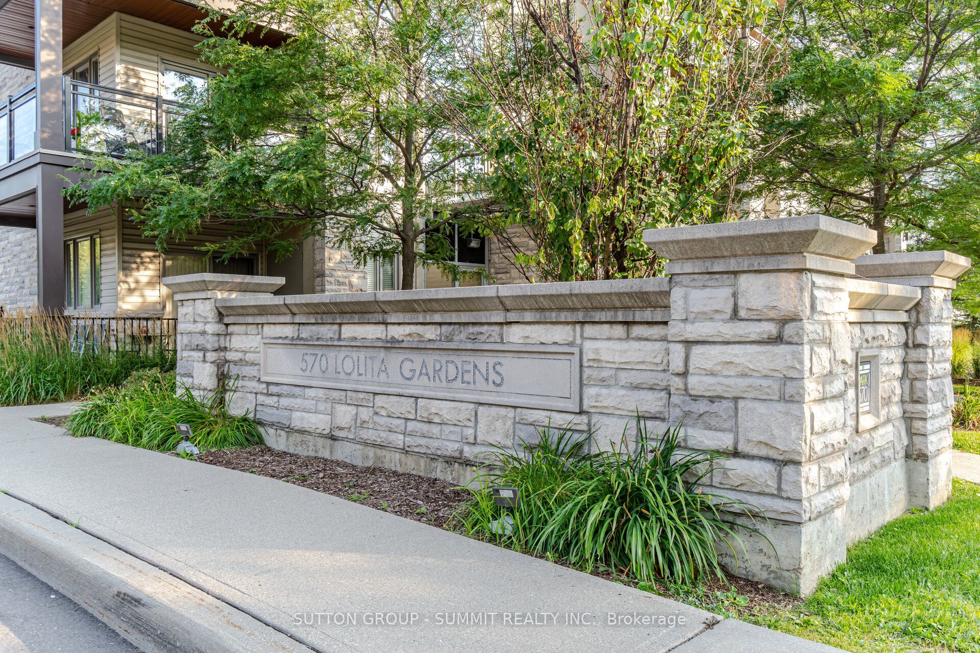 570 Lolita Gardens 418, Mississauga, ON L5A 0A1 photo 2
