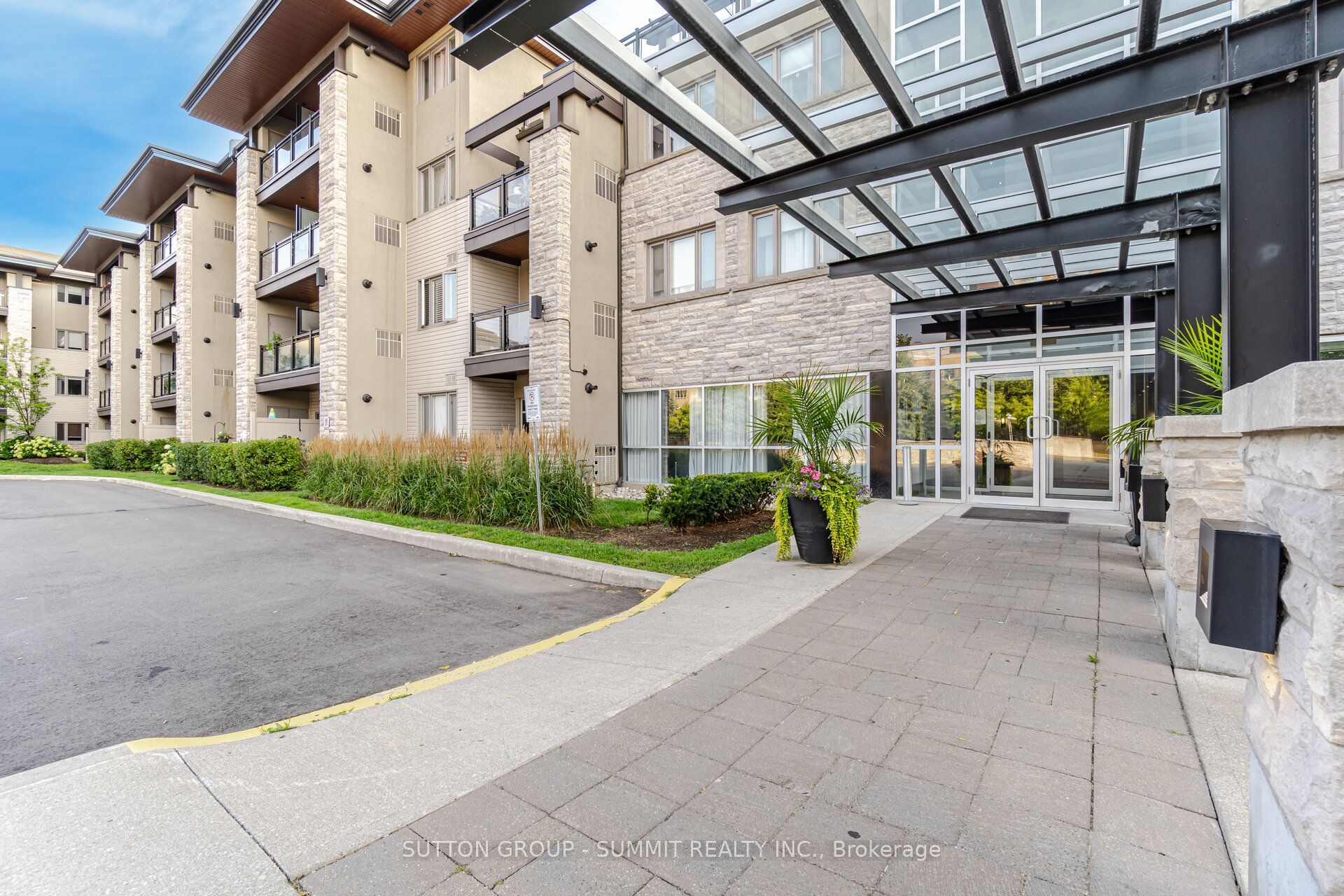 570 Lolita Gardens 418, Mississauga, ON L5A 0A1 photo 3