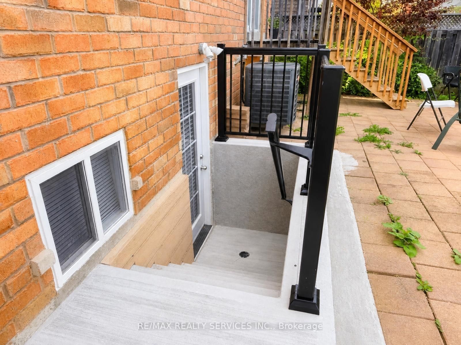 347 Edenbrook Hill Drive Basement, Brampton, ON L7A 2N4 photo 2