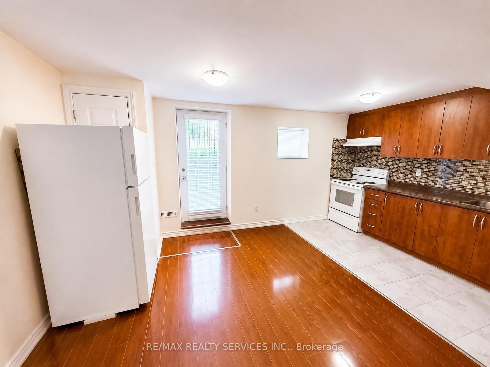 347 Edenbrook Hill Drive Basement, Brampton, ON L7A 2N4 photo 4