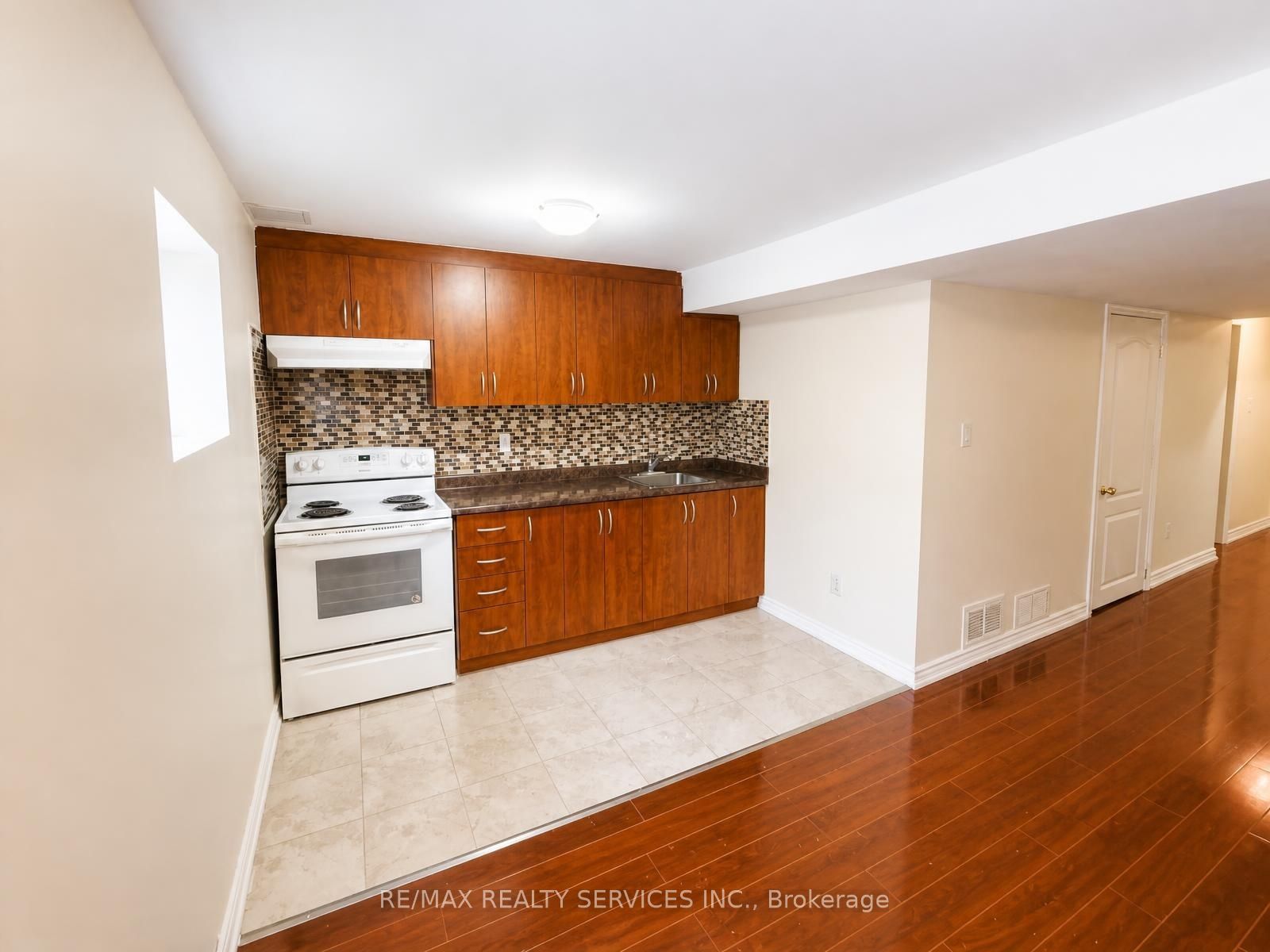 347 Edenbrook Hill Drive Basement, Brampton, ON L7A 2N4 photo 5