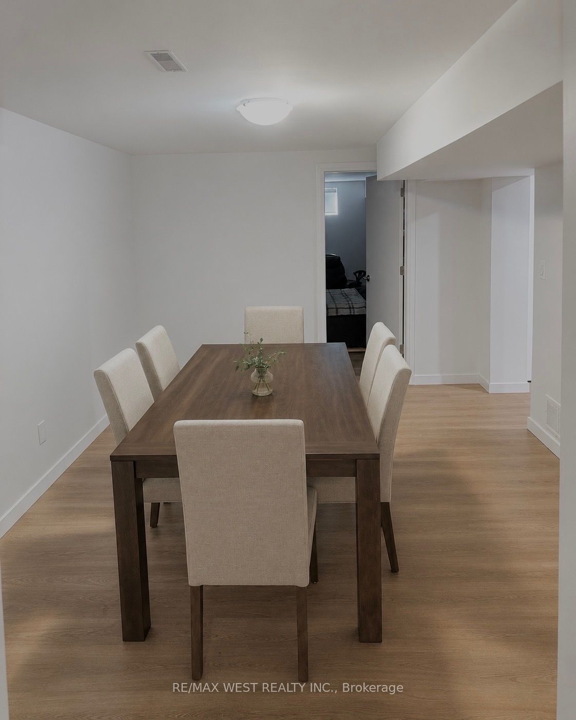 41 Westroyal Road Lower, Toronto, ON M9P 2C4 photo 3