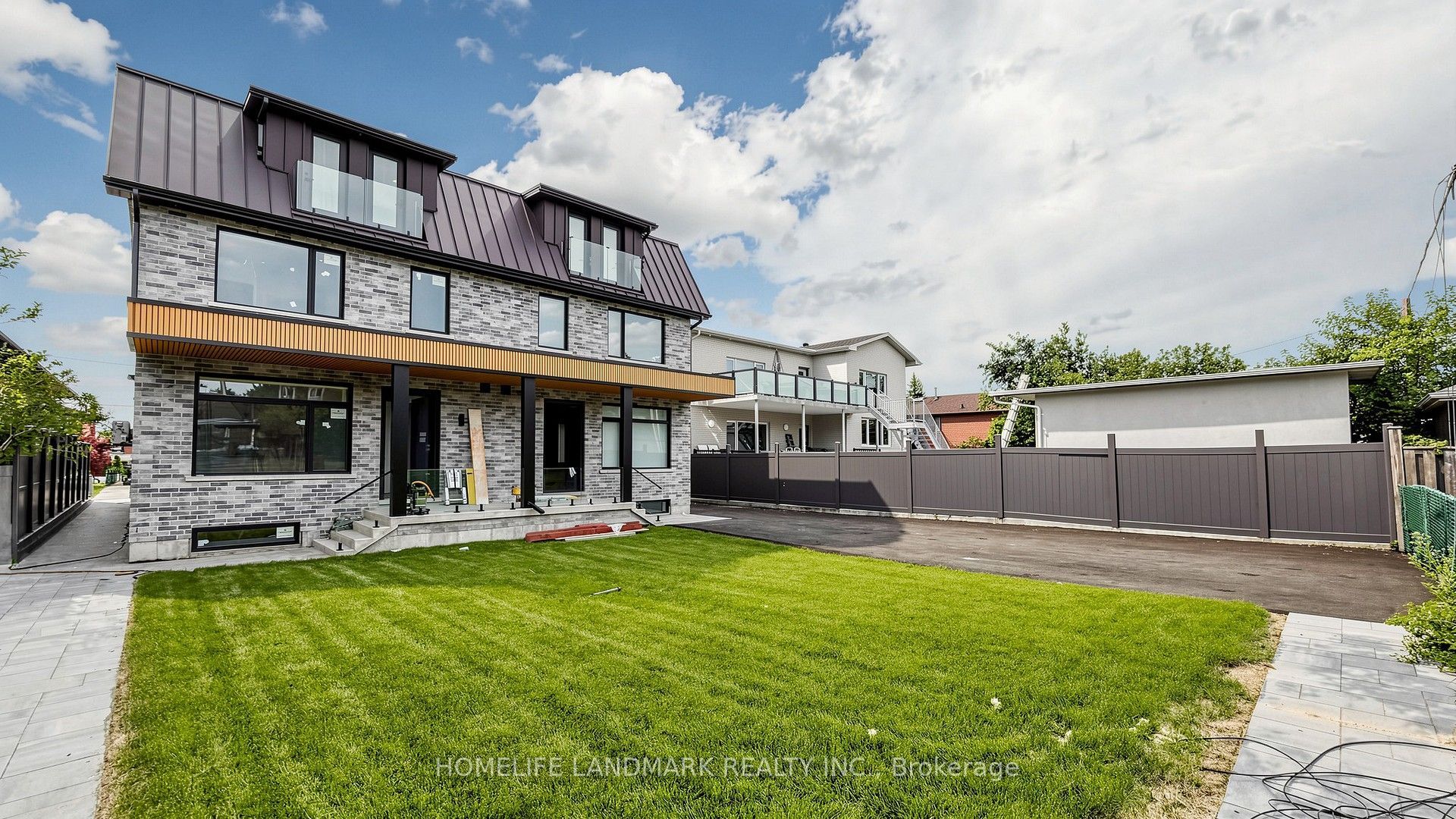 750 Glengrove Avenue W Unit D, Toronto, ON M6B 2J6 photo 2