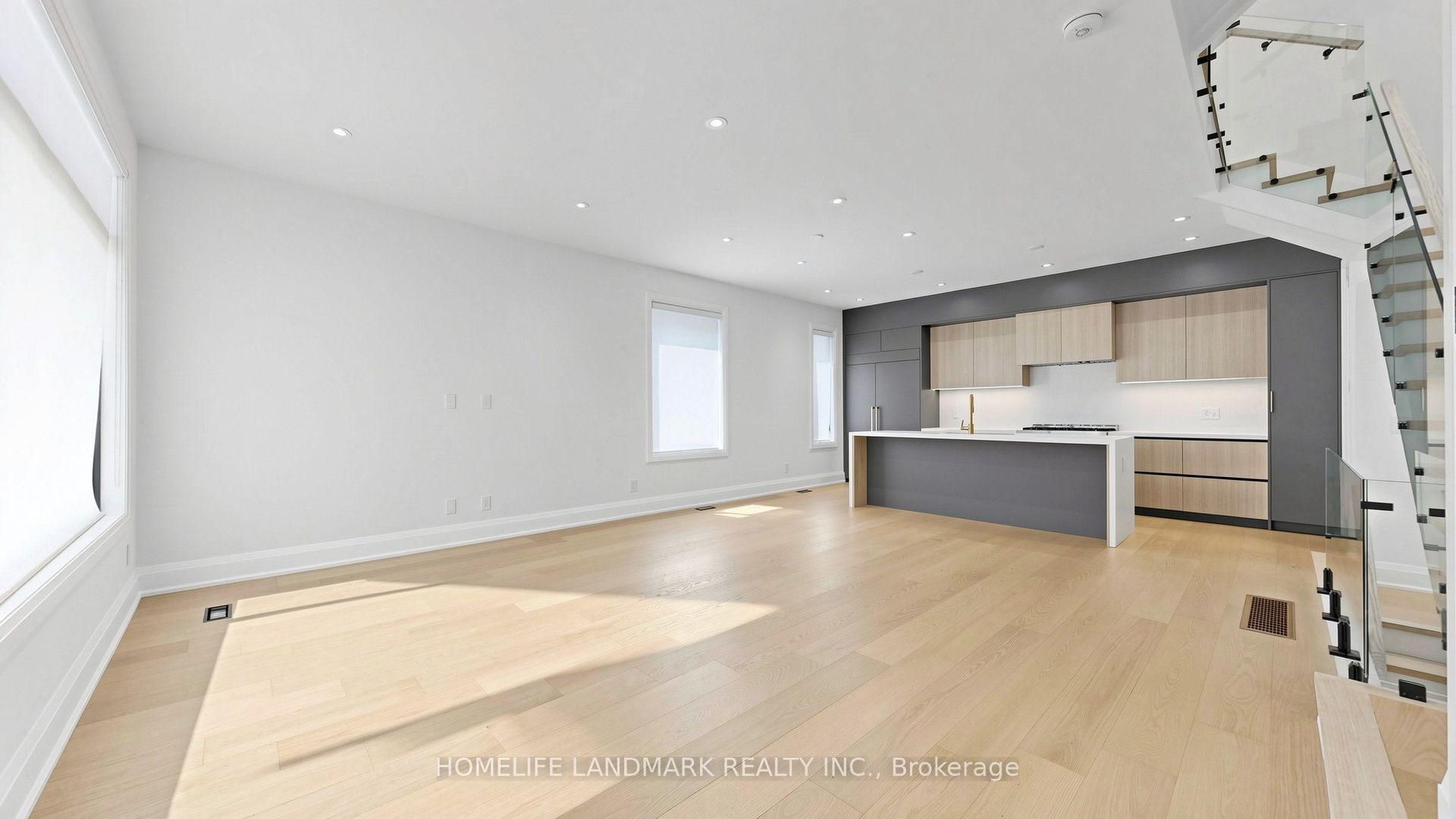 750 Glengrove Avenue W Unit D, Toronto, ON M6B 2J6 photo 4