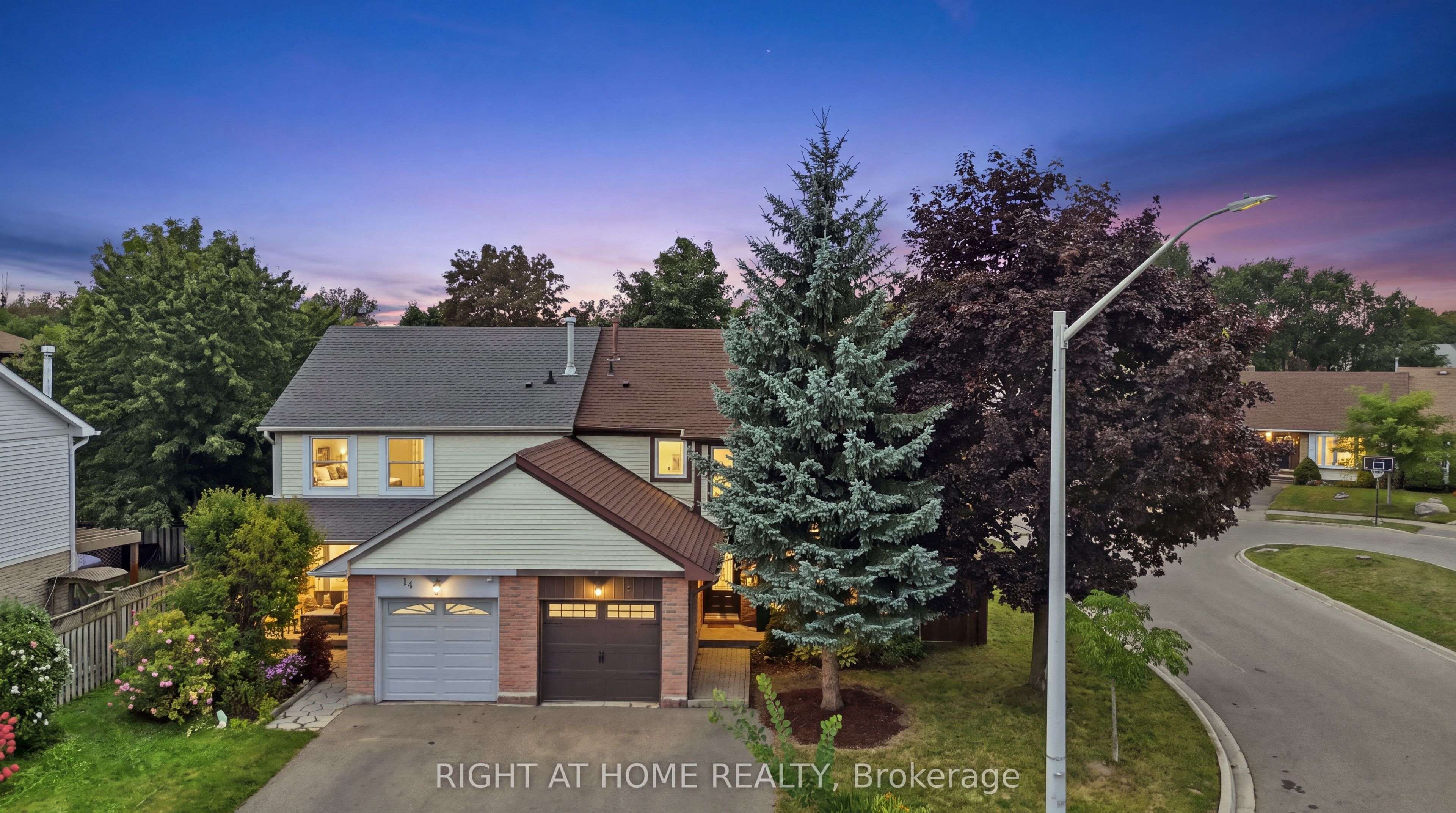 16 Kindle Court, Brampton, ON L6Z 1B2 photo 2