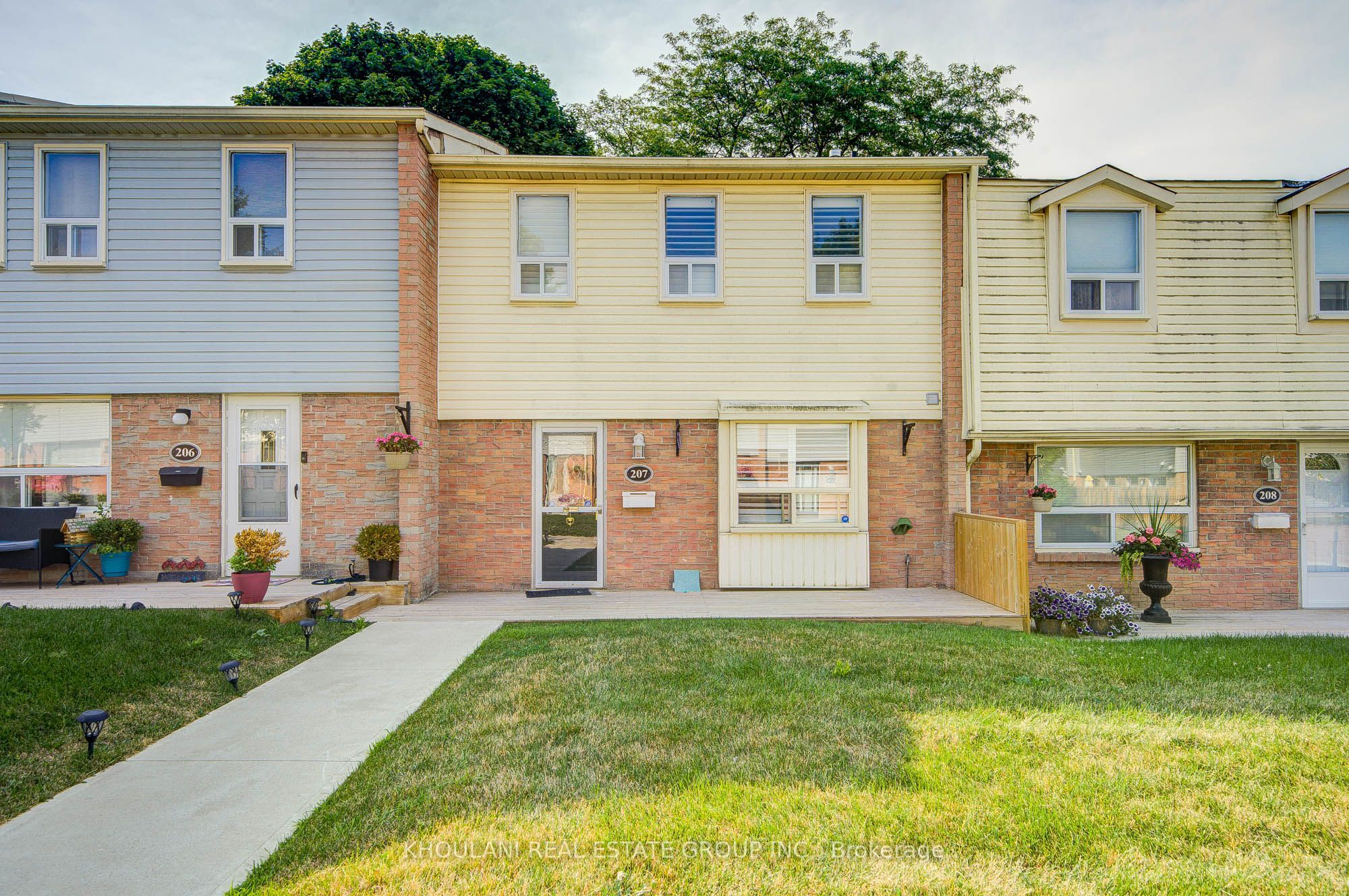 1055 Shawnmarr Road 207, Mississauga, ON L5H 3V2