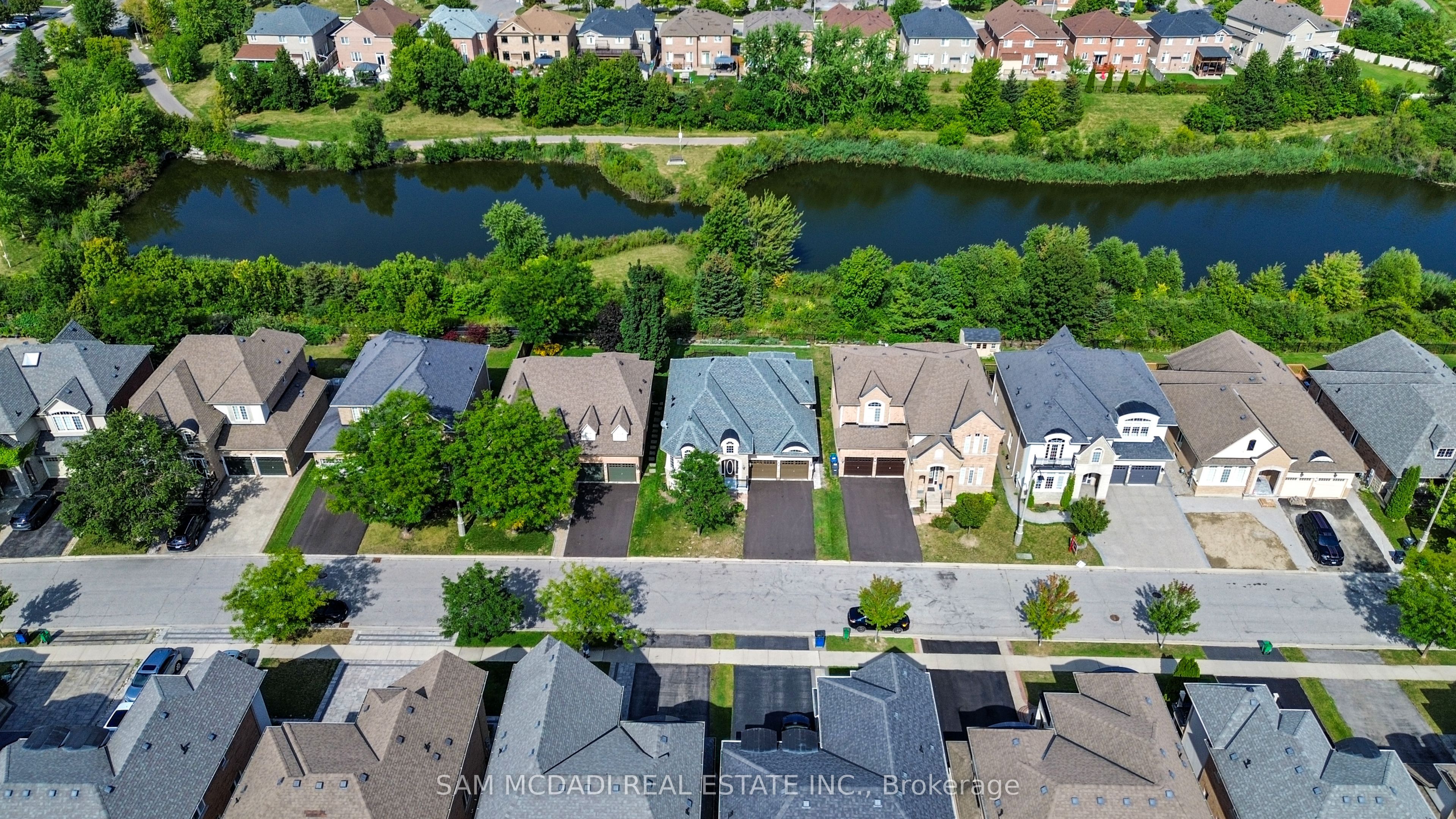 15 Eaglesprings Crescent, Brampton, ON L6P 2V8 photo 2