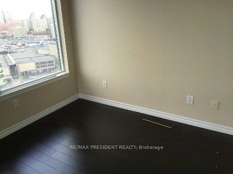385 Prince Of Wales Drive 2102, Mississauga, ON L5B 0C6 photo 4