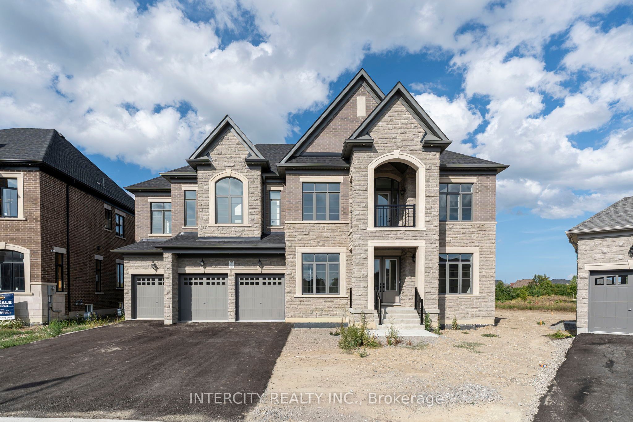 20 Gold Bottom Crescent, Brampton, ON L6P 4H8 photo 2