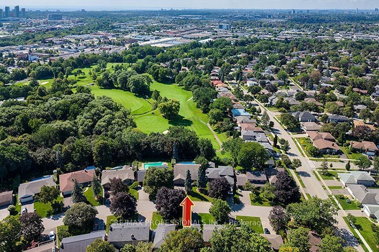 7 Treeline Court, Toronto, ON M9C 1K7 photo 2
