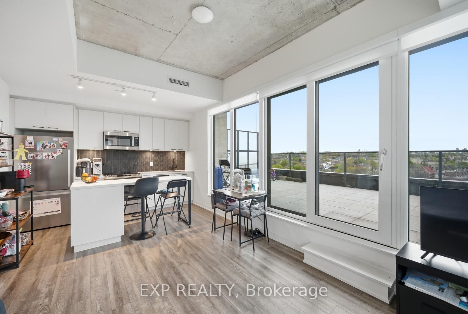 1808 St Clair Avenue W 804, Toronto, ON M6N 0C1 photo 2