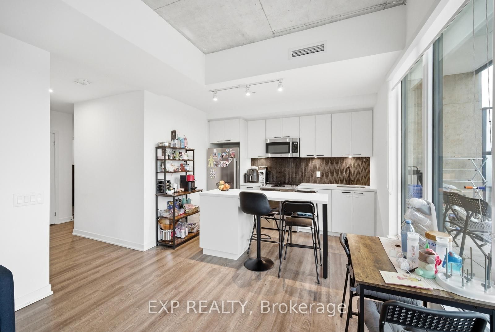 1808 St Clair Avenue W 804, Toronto, ON M6N 0C1 photo 3