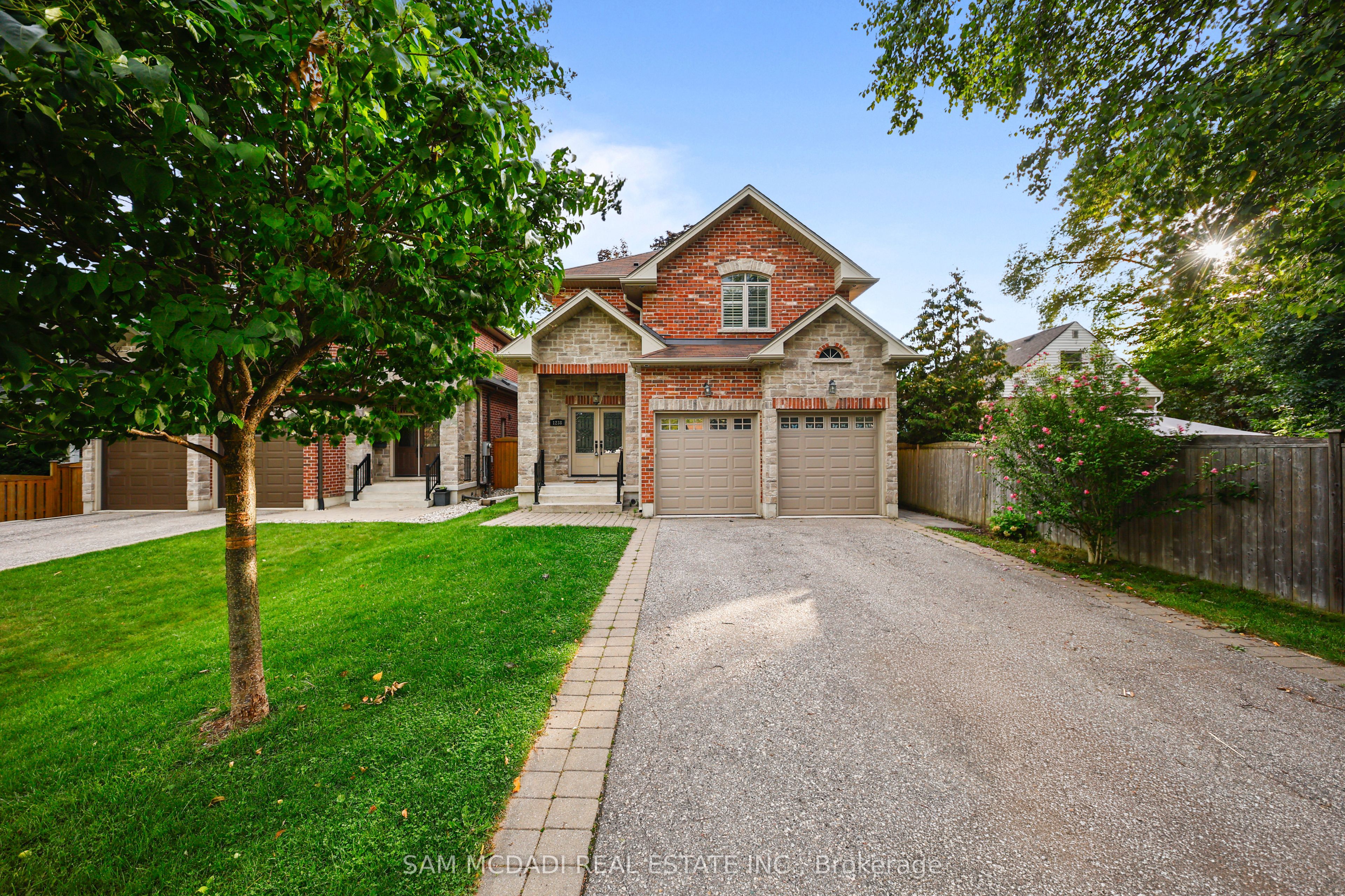 1238 Strathy Avenue, Mississauga, ON L5E 2K6 photo 2