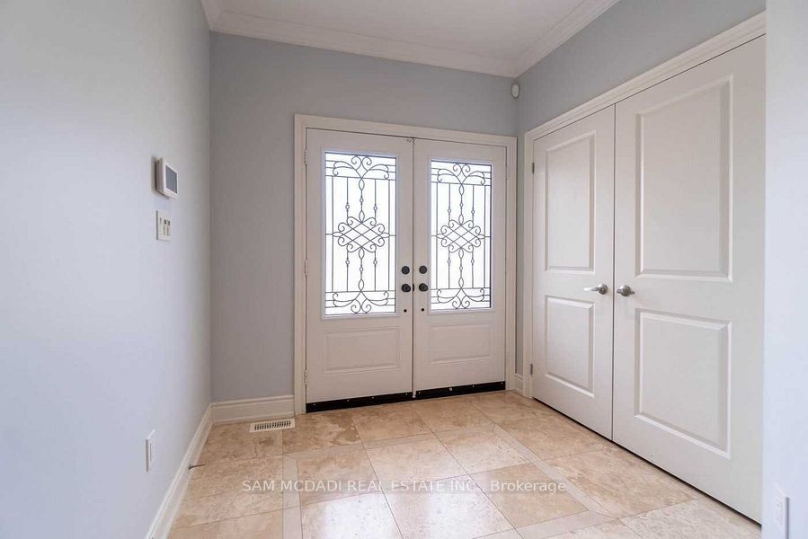 1238 Strathy Avenue, Mississauga, ON L5E 2K6 photo 3