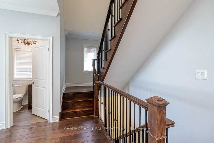 1238 Strathy Avenue, Mississauga, ON L5E 2K6 photo 4