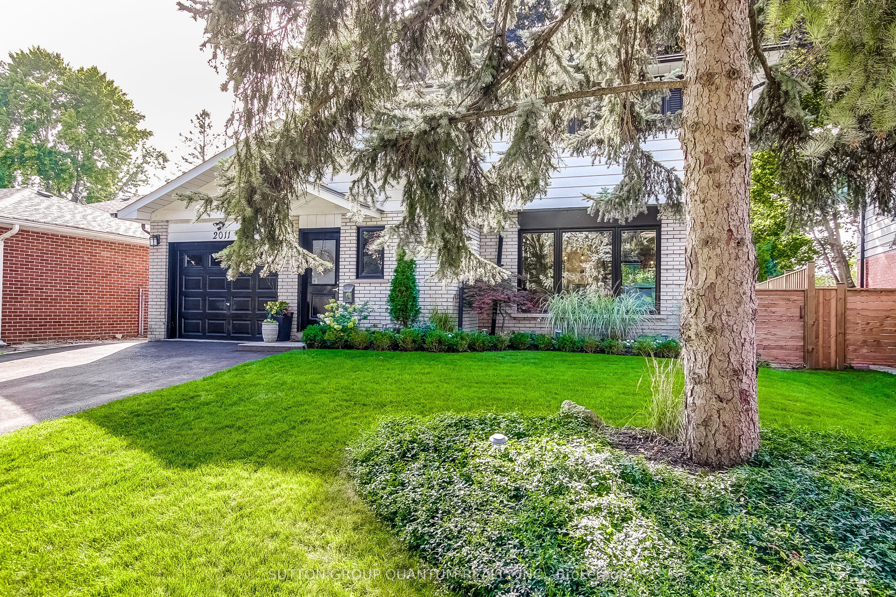2011 Davebrook Road, Mississauga, ON L5J 3M4 photo 2