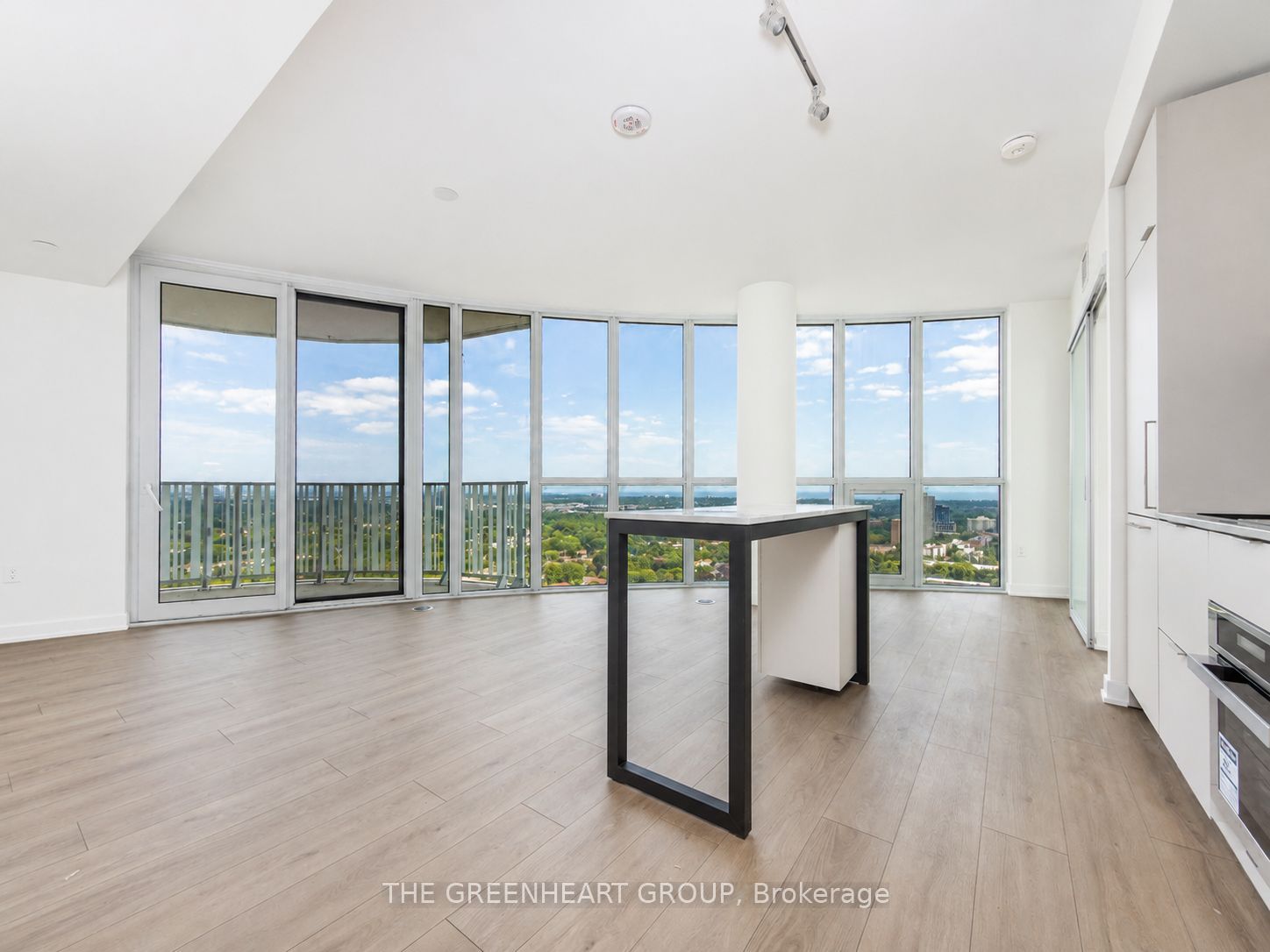 1 Fairview Road E 2303, Mississauga, ON L5A 0B4