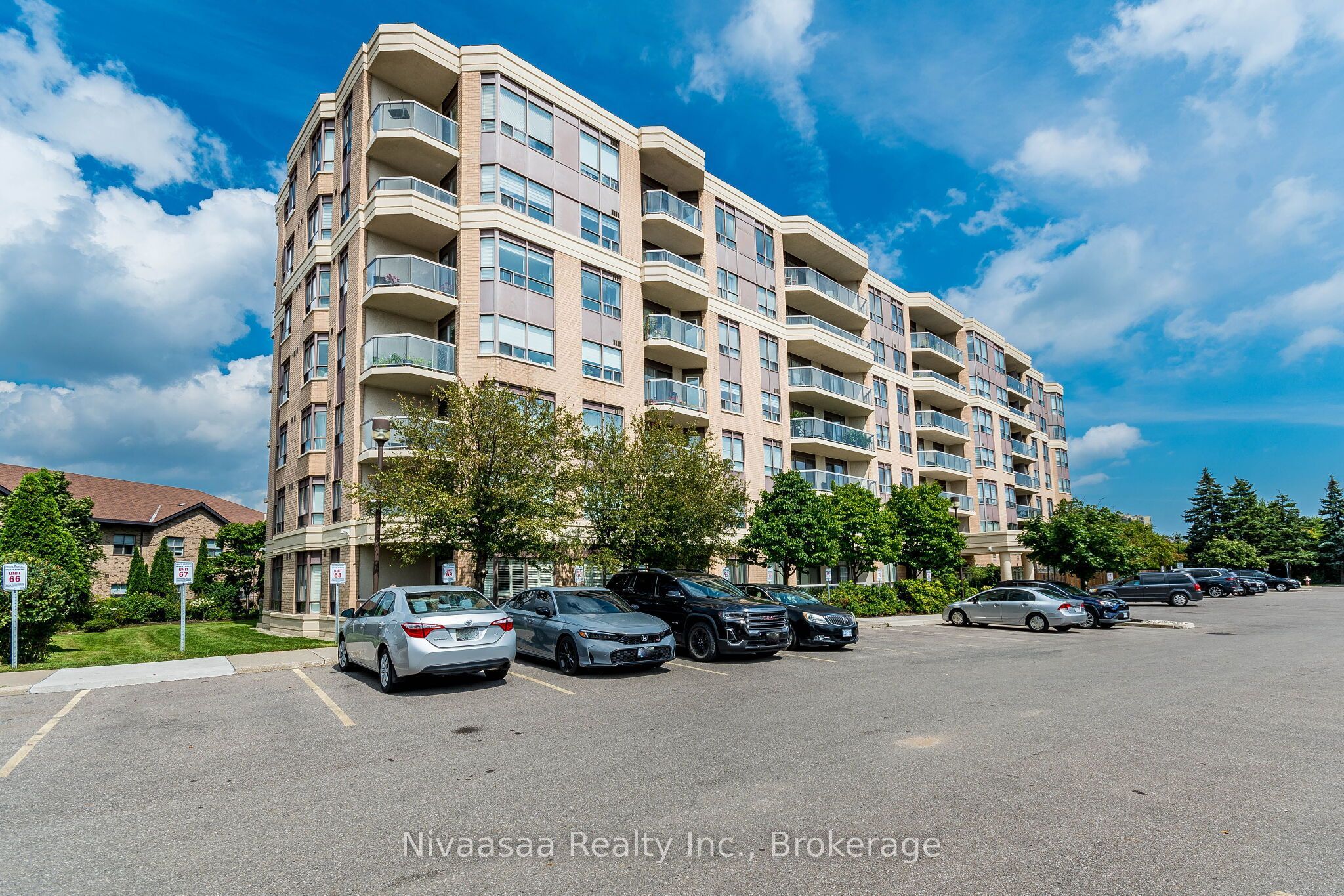 300 Ray Lawson Boulevard 514, Brampton, ON L6Y 5H5 photo 2