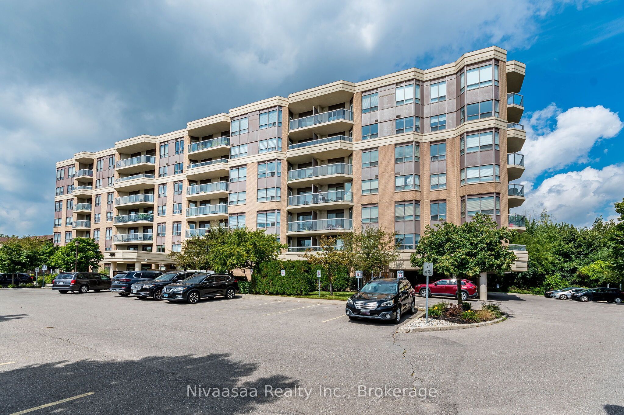 300 Ray Lawson Boulevard 514, Brampton, ON L6Y 5H5 photo 3