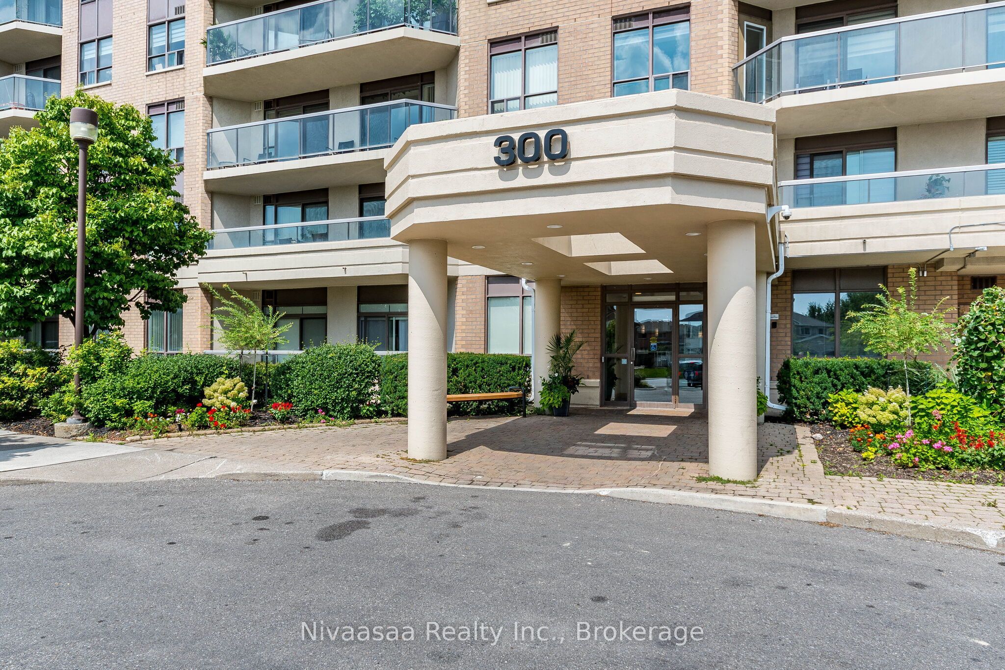 300 Ray Lawson Boulevard 514, Brampton, ON L6Y 5H5 photo 4