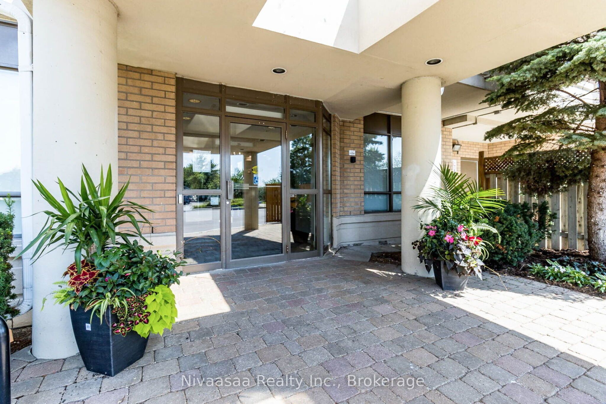 300 Ray Lawson Boulevard 514, Brampton, ON L6Y 5H5 photo 5