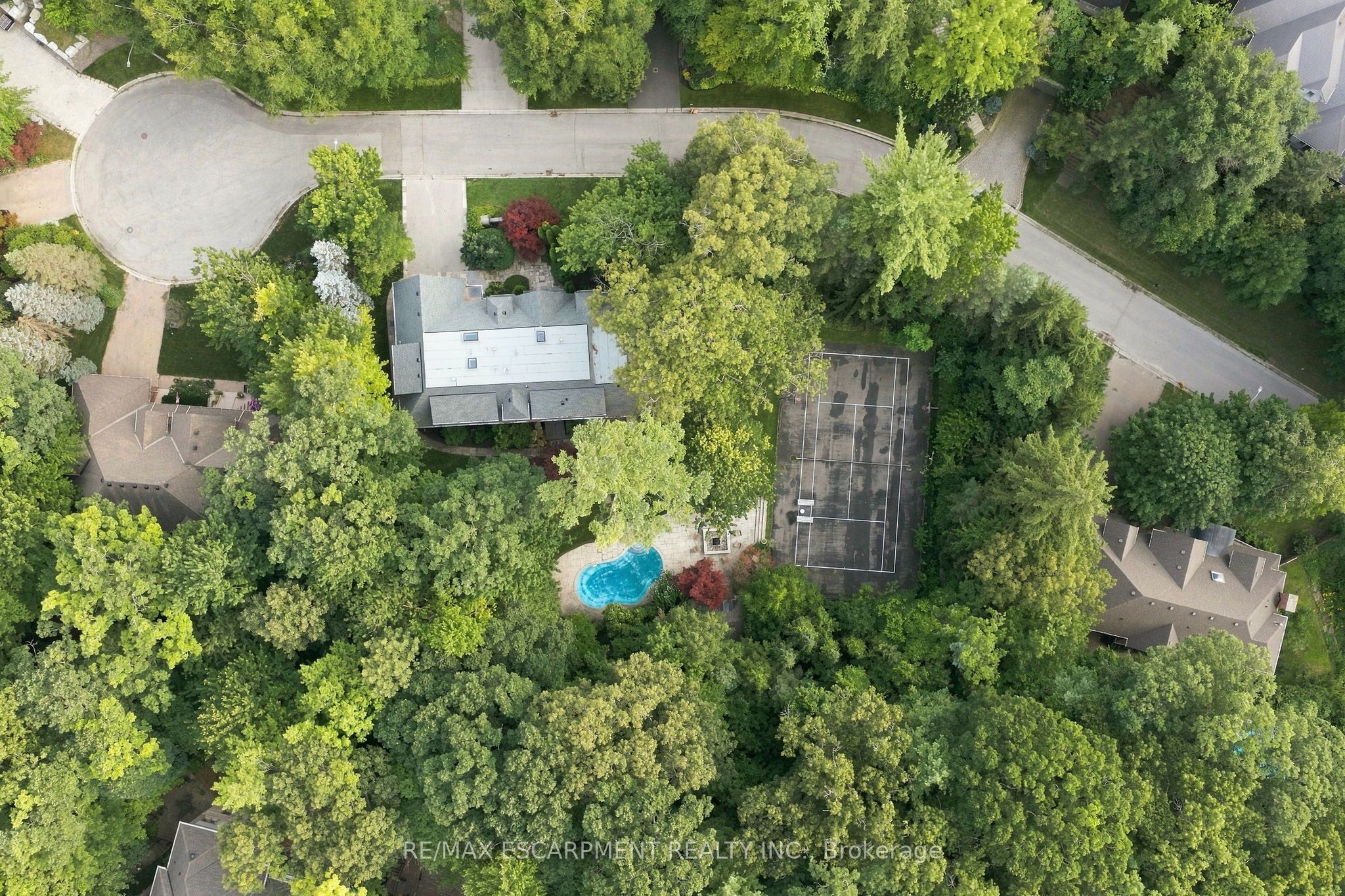 2035A Heartwood Court, Mississauga, ON L5C 4P7