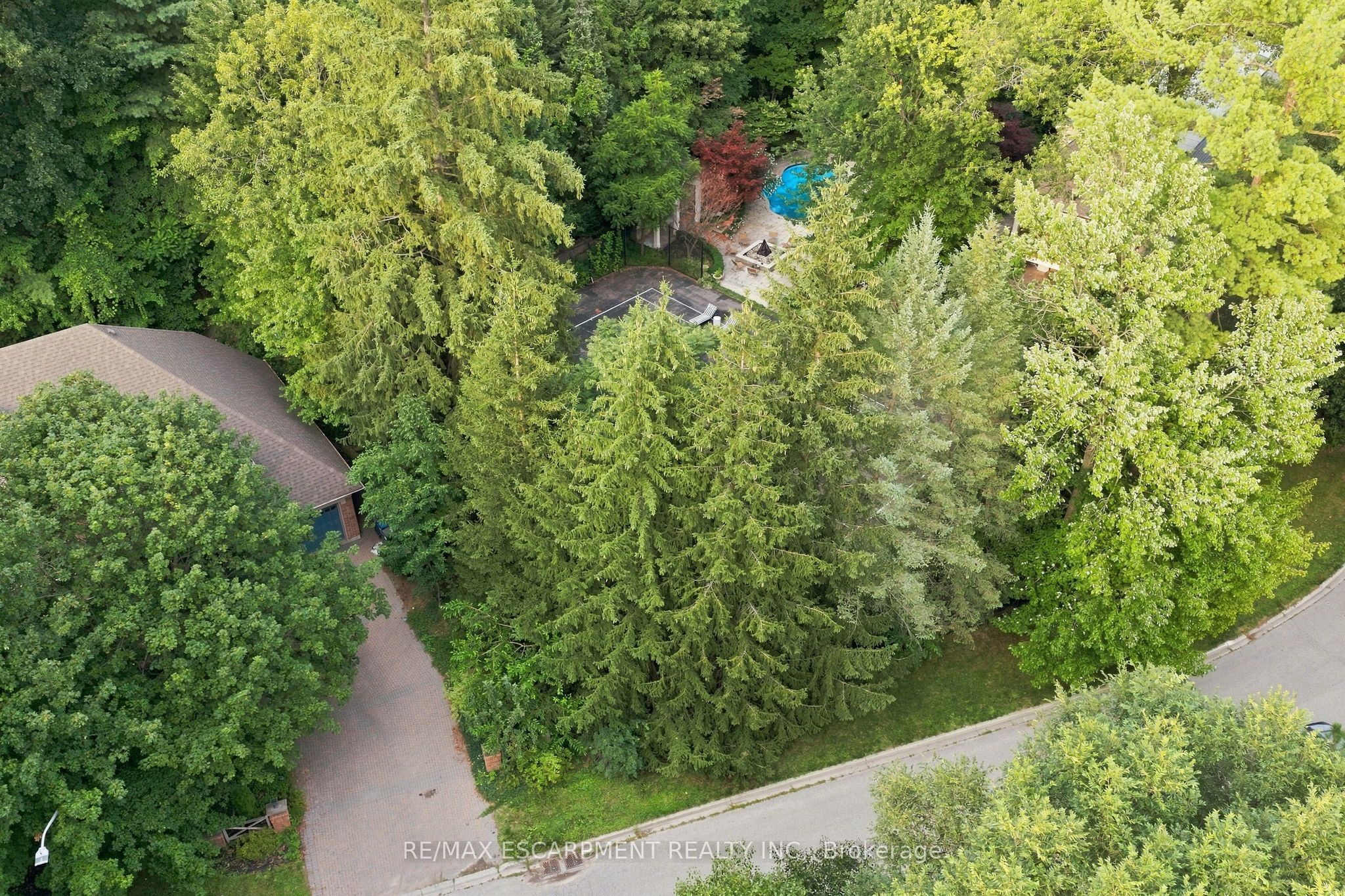 2035A Heartwood Court, Mississauga, ON L5C 4P7 photo 5