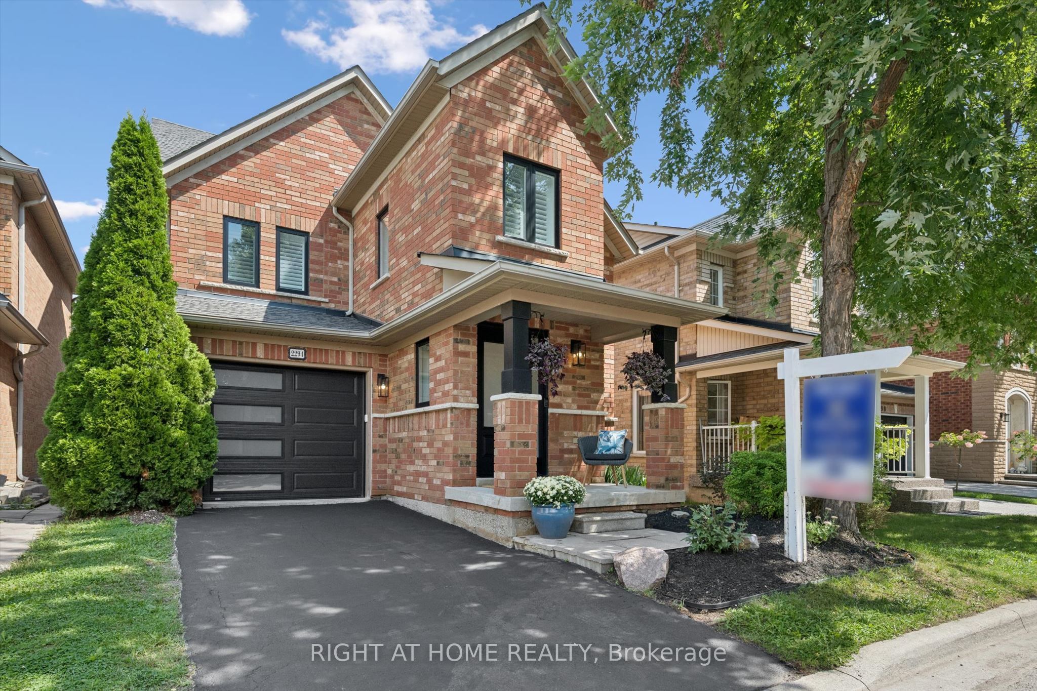 2294 Seton Crescent, Burlington, ON L7L 6Y4