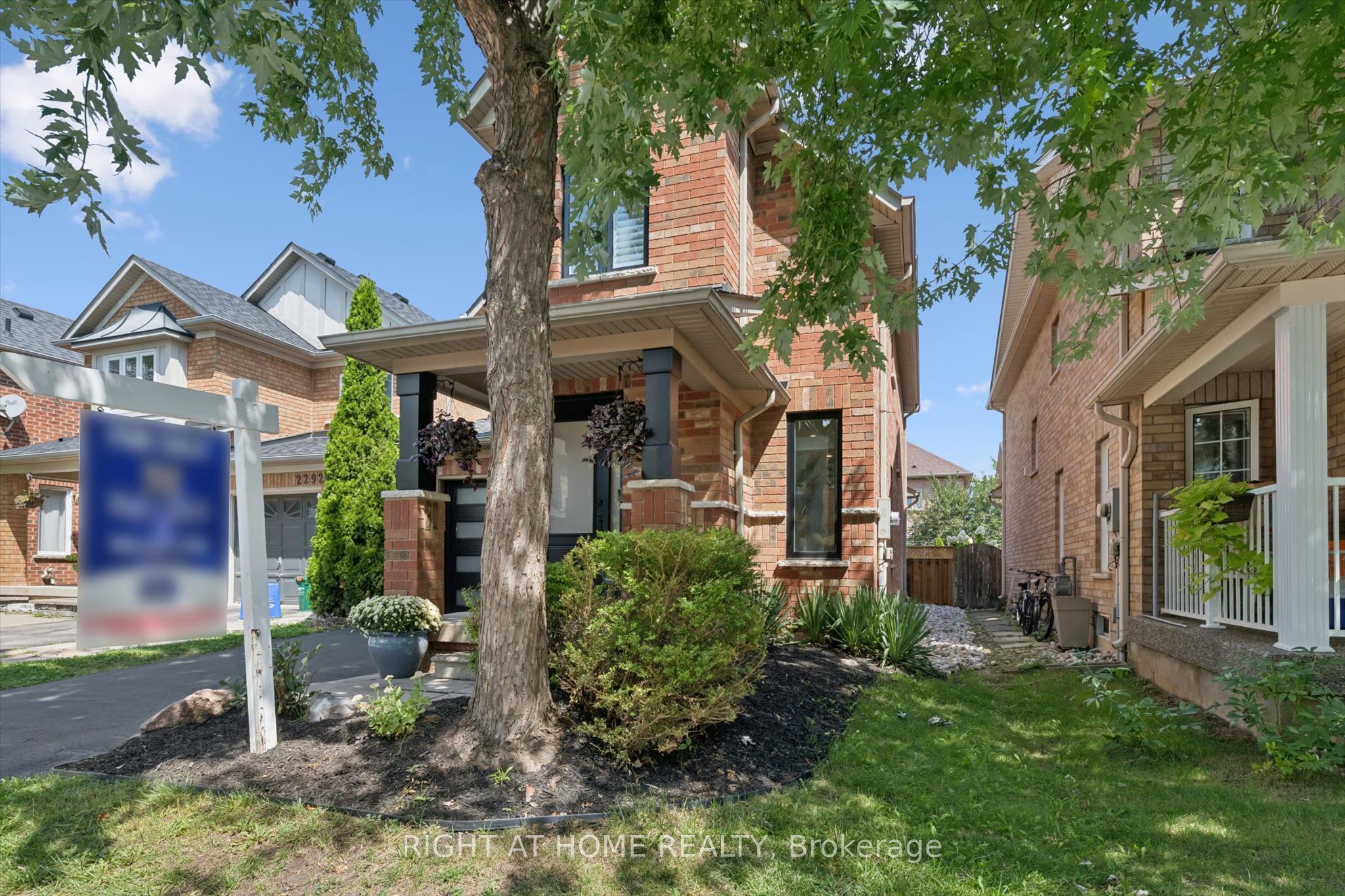 2294 Seton Crescent, Burlington, ON L7L 6Y4 photo 2