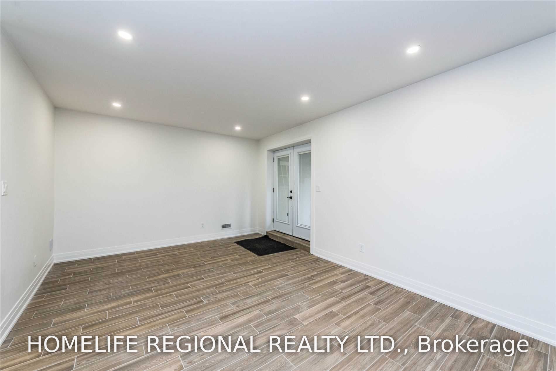 946 Ninth Street Lower, Mississauga, ON L5E 1S3 photo 3