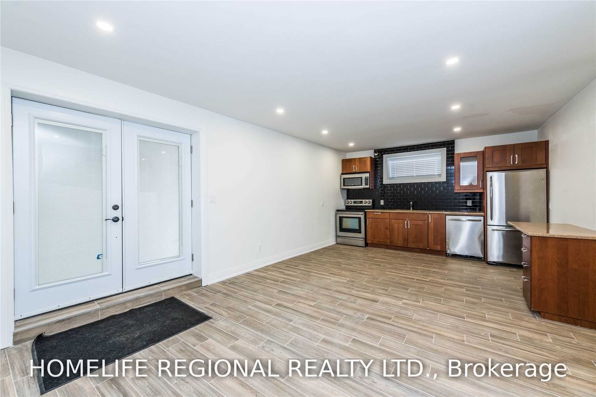946 Ninth Street Lower, Mississauga, ON L5E 1S3 photo 4
