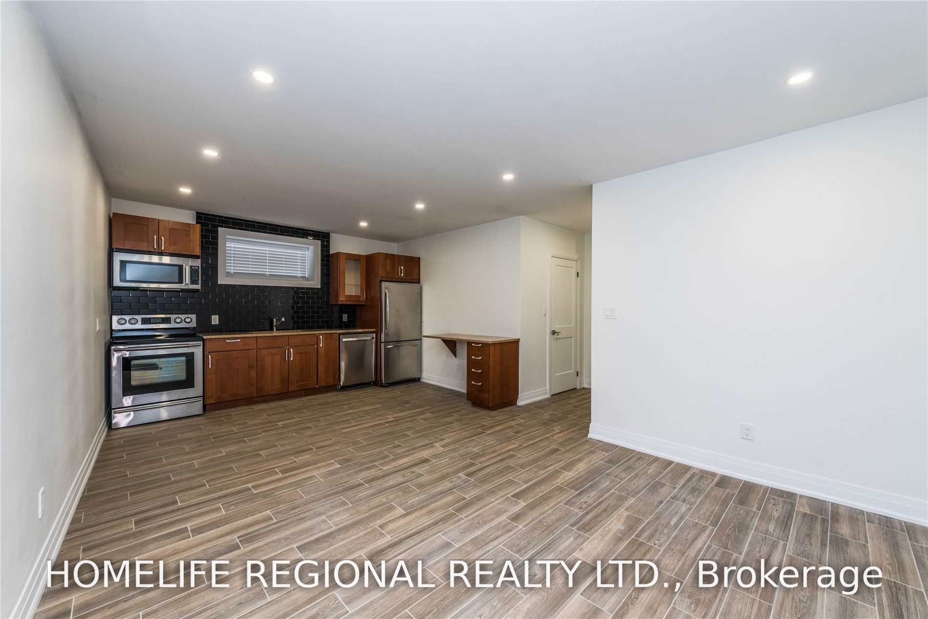 946 Ninth Street Lower, Mississauga, ON L5E 1S3 photo 5