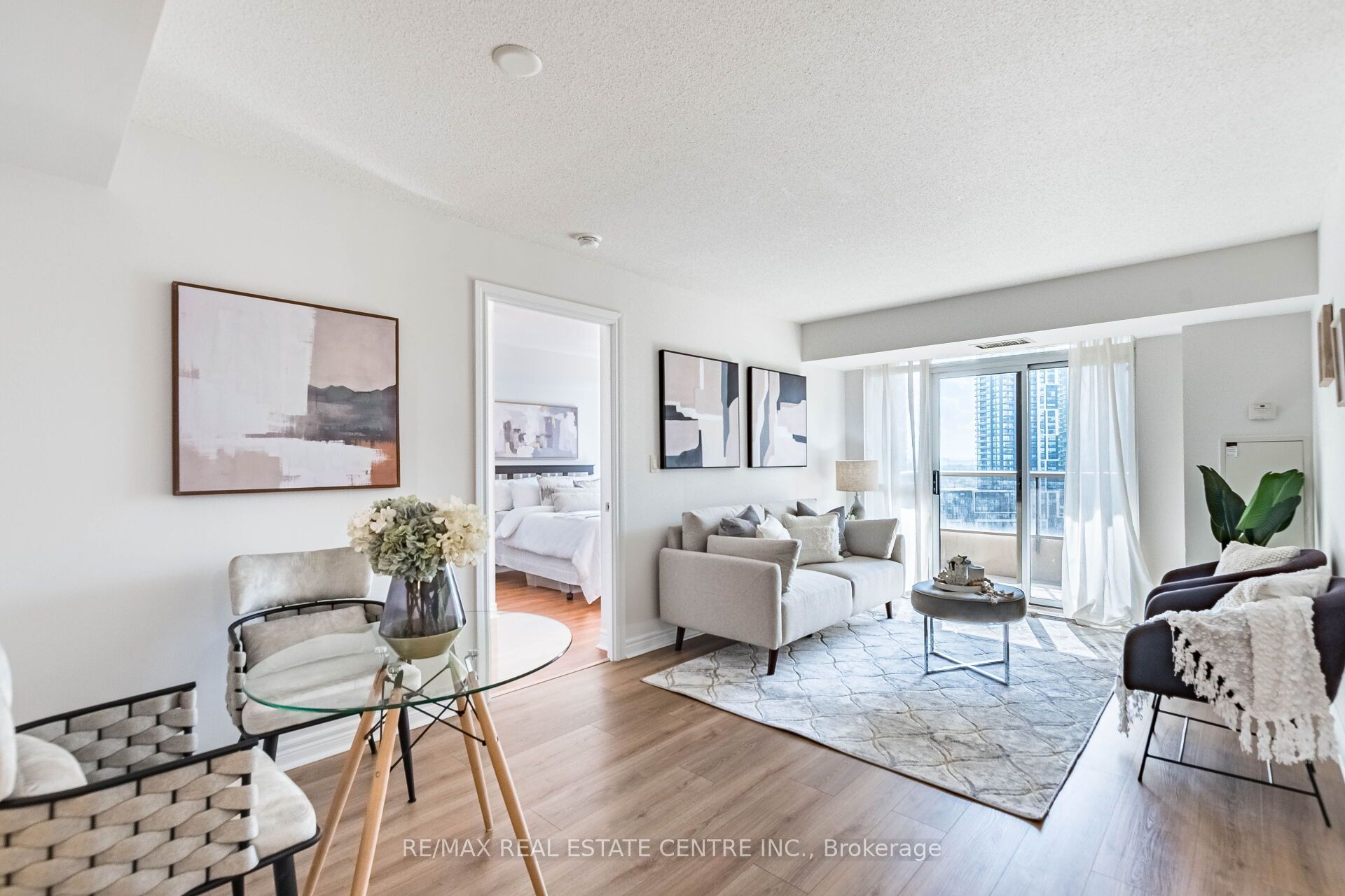 310 Burnhamthorpe Road W 1701, Mississauga, ON L5B 4P9 photo 4