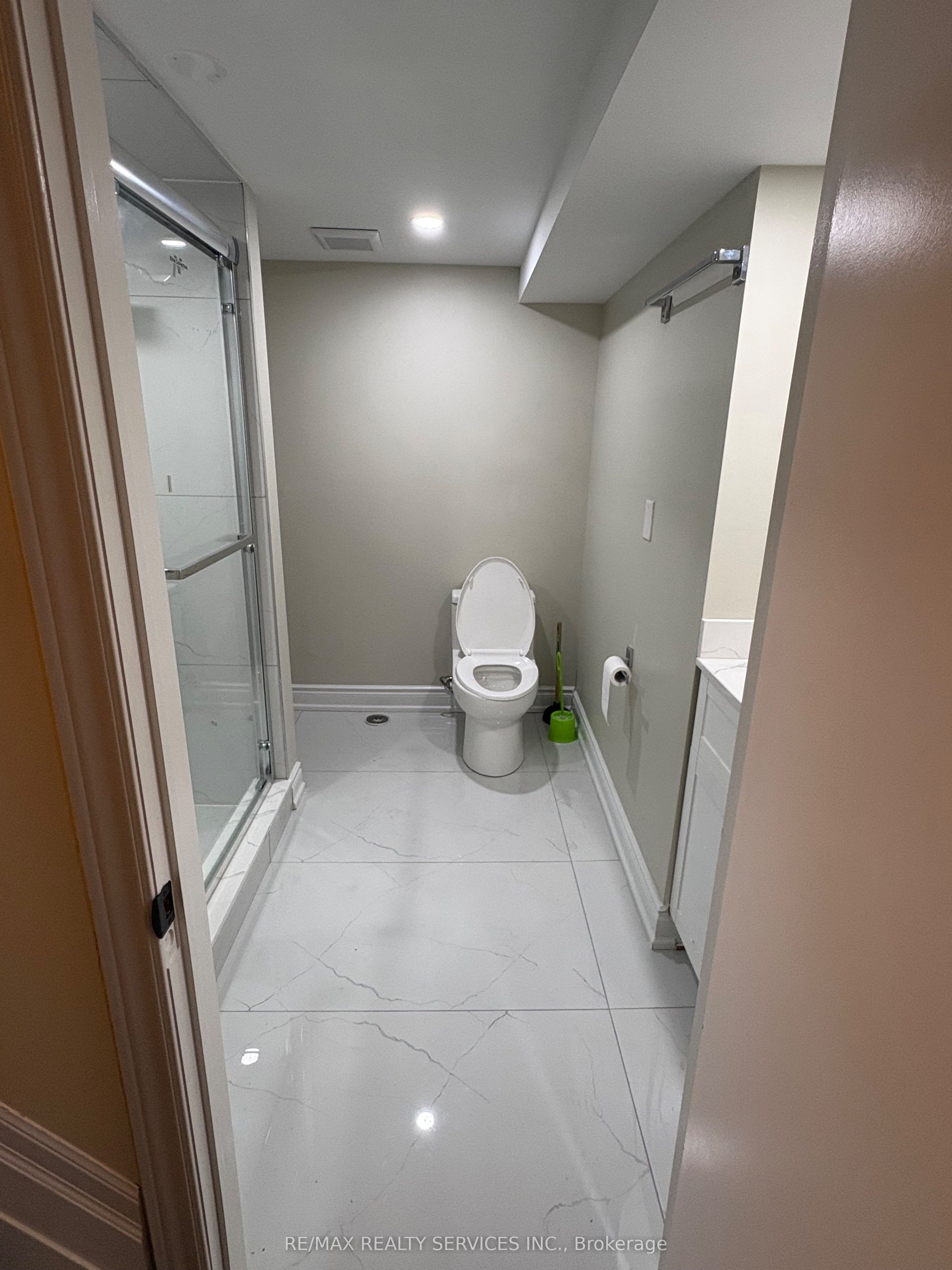 60 Newbridge Crescent Basement, Brampton, ON L6S 4B3 photo 2