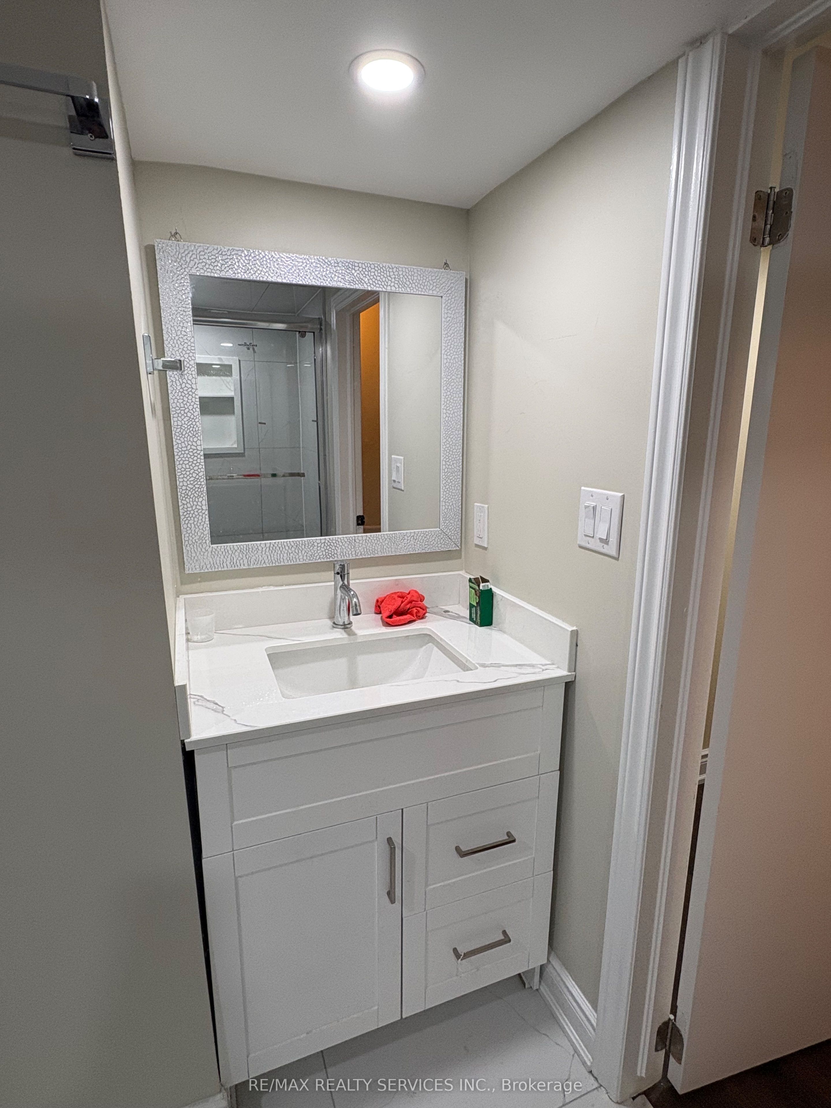 60 Newbridge Crescent Basement, Brampton, ON L6S 4B3 photo 3