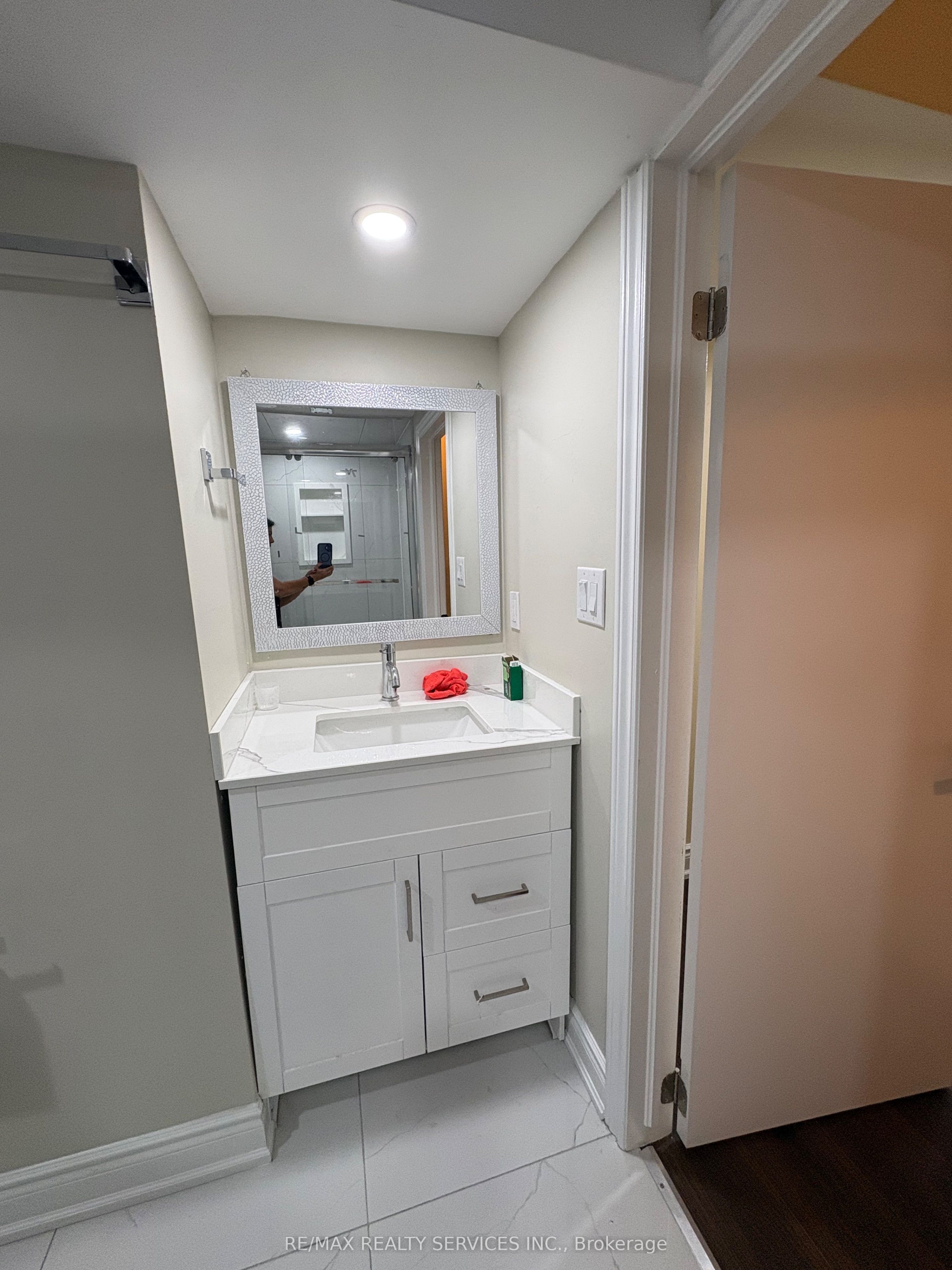 60 Newbridge Crescent Basement, Brampton, ON L6S 4B3 photo 4