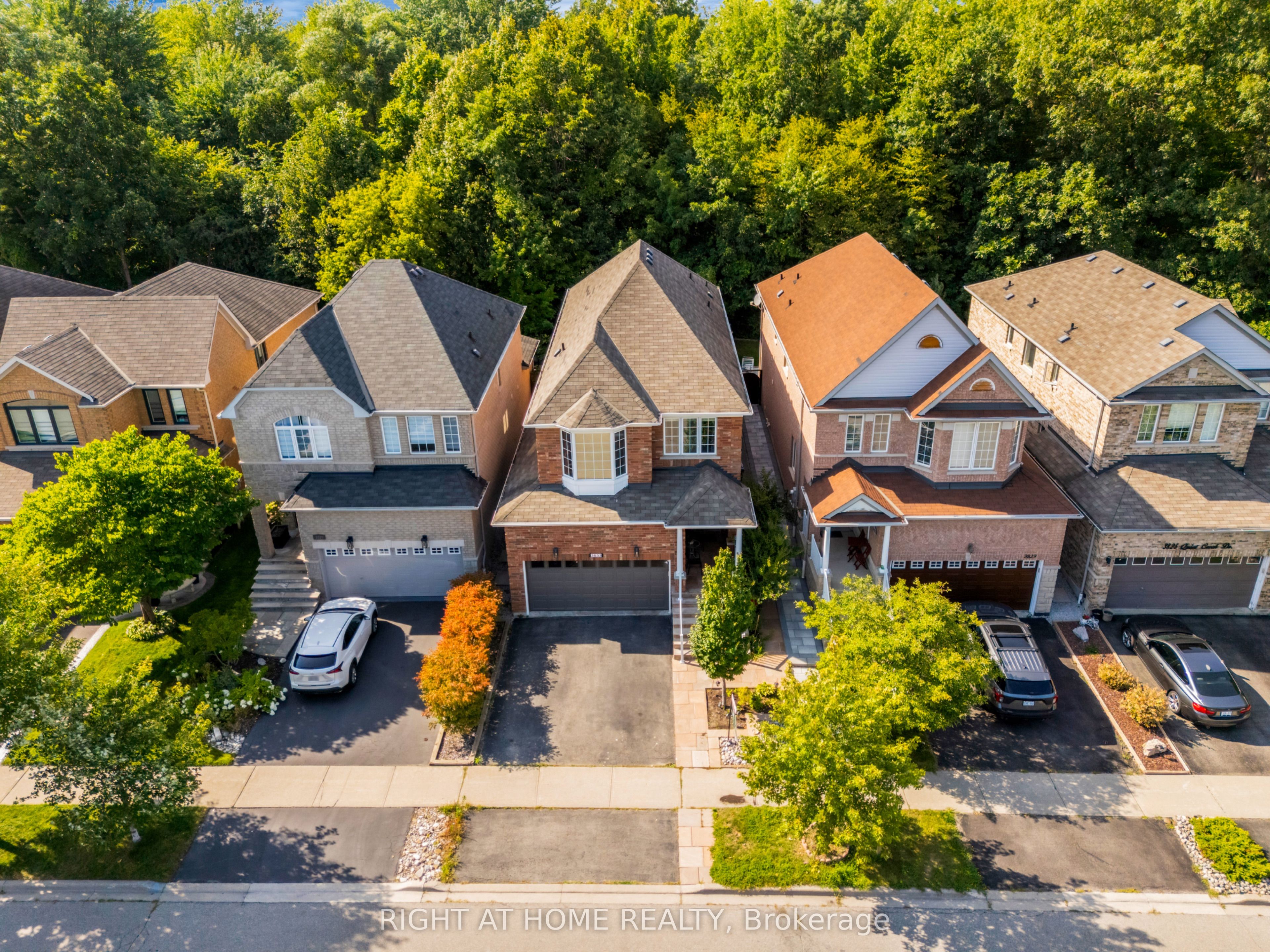 3833 Quiet Creek Drive, Mississauga, ON L5M 8B1