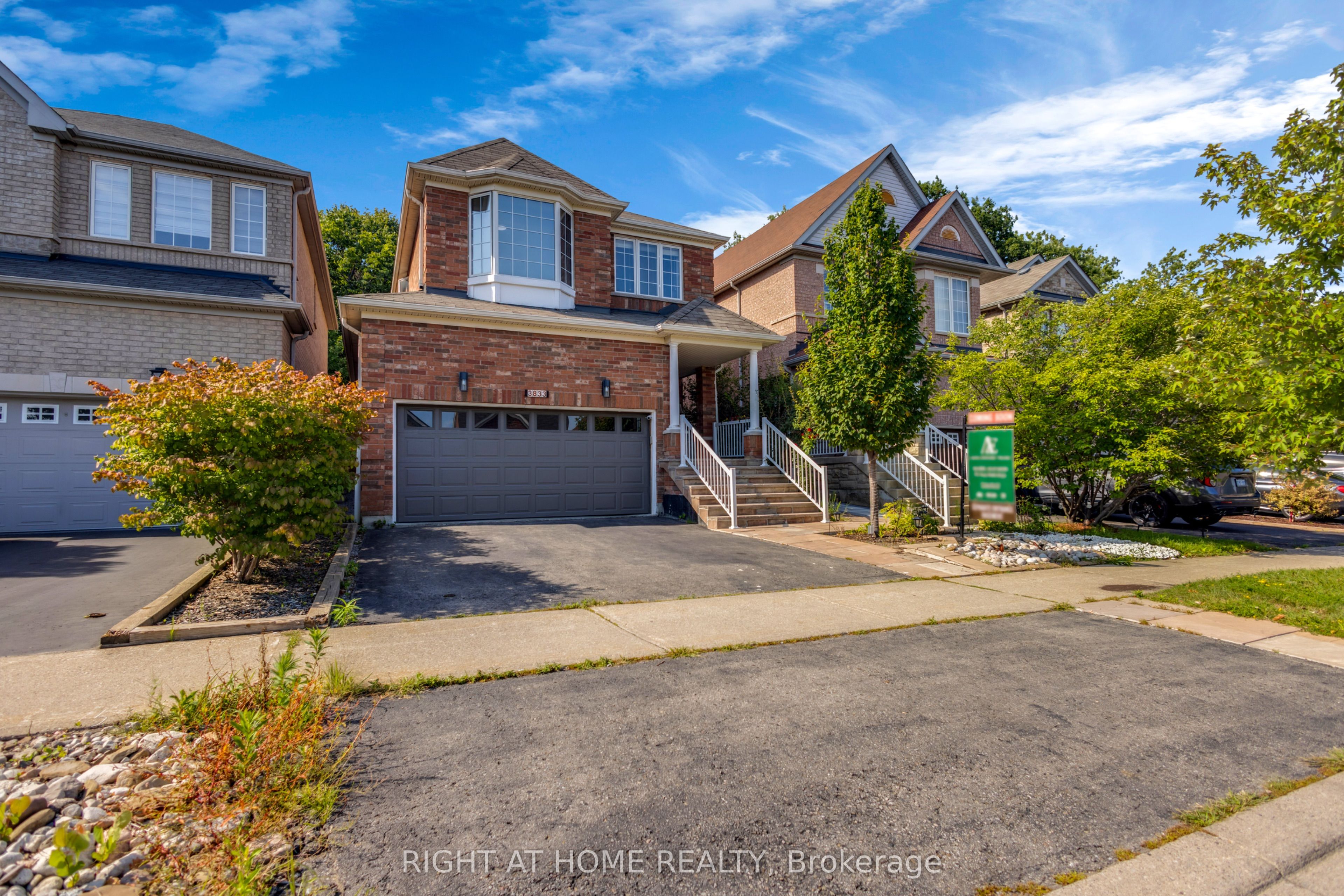 3833 Quiet Creek Drive, Mississauga, ON L5M 8B1 photo 2