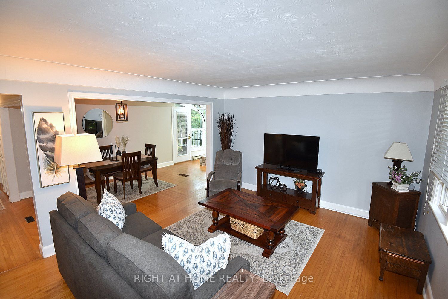936 Boothman Avenue, Burlington, ON L7T 1P6 photo 4