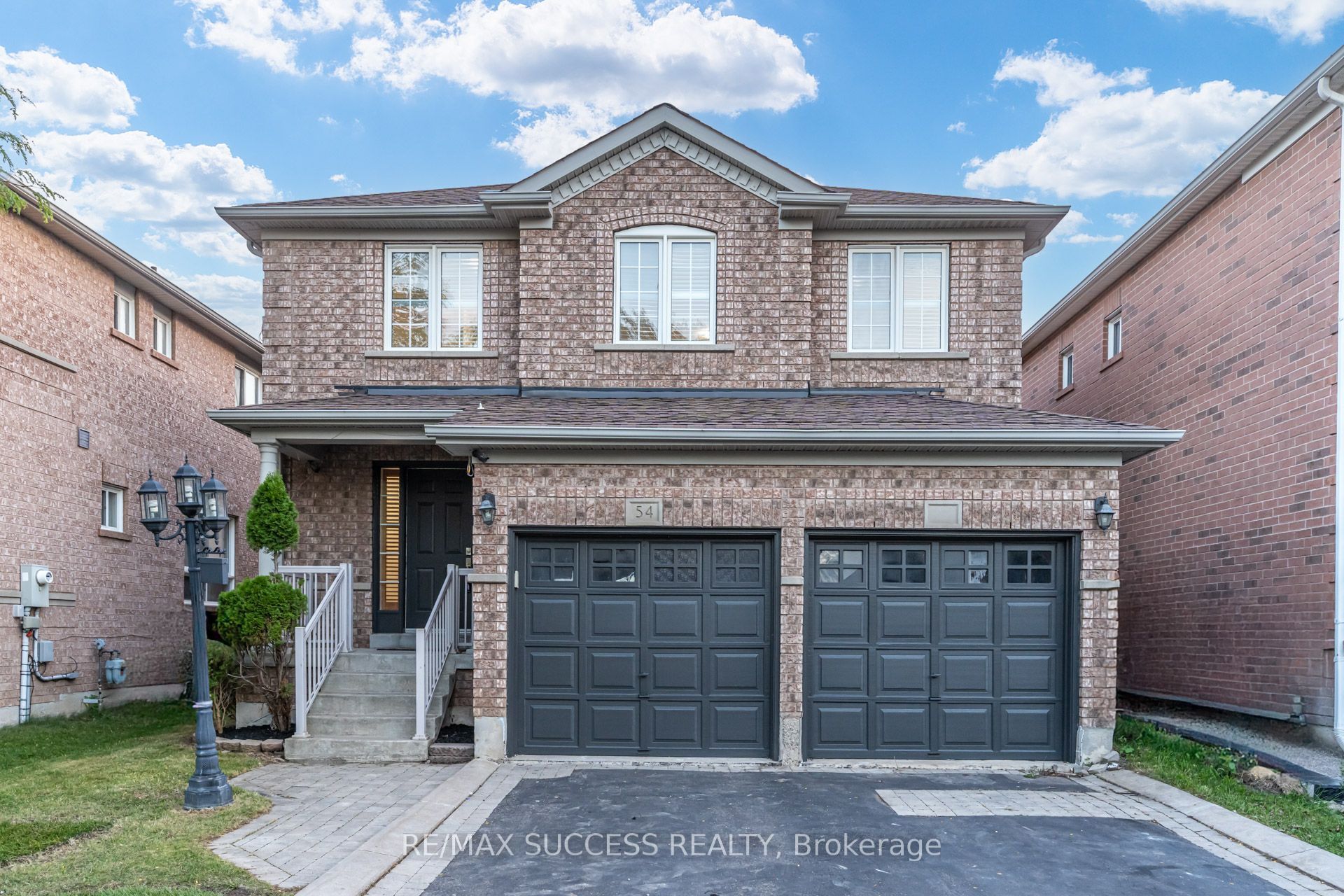 54 Ferncroft Place, Brampton, ON L7A 3C8 photo 2