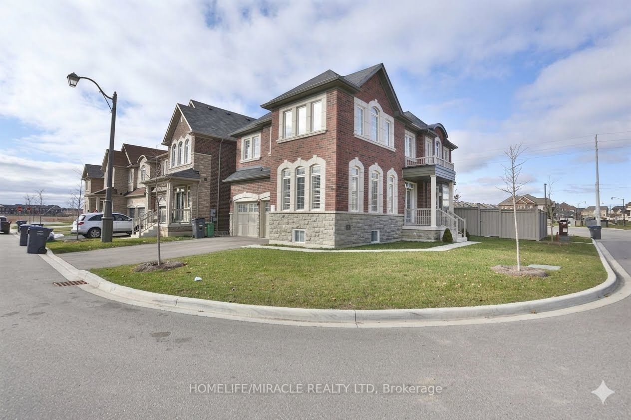 8 Arrowstone Court, Brampton, ON L6R 3T5 photo 3