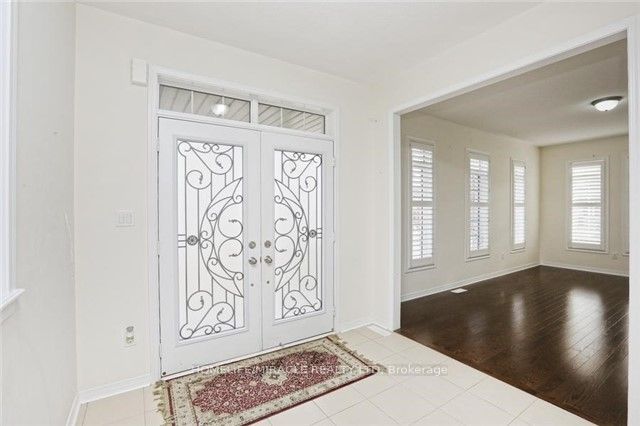 8 Arrowstone Court, Brampton, ON L6R 3T5 photo 4