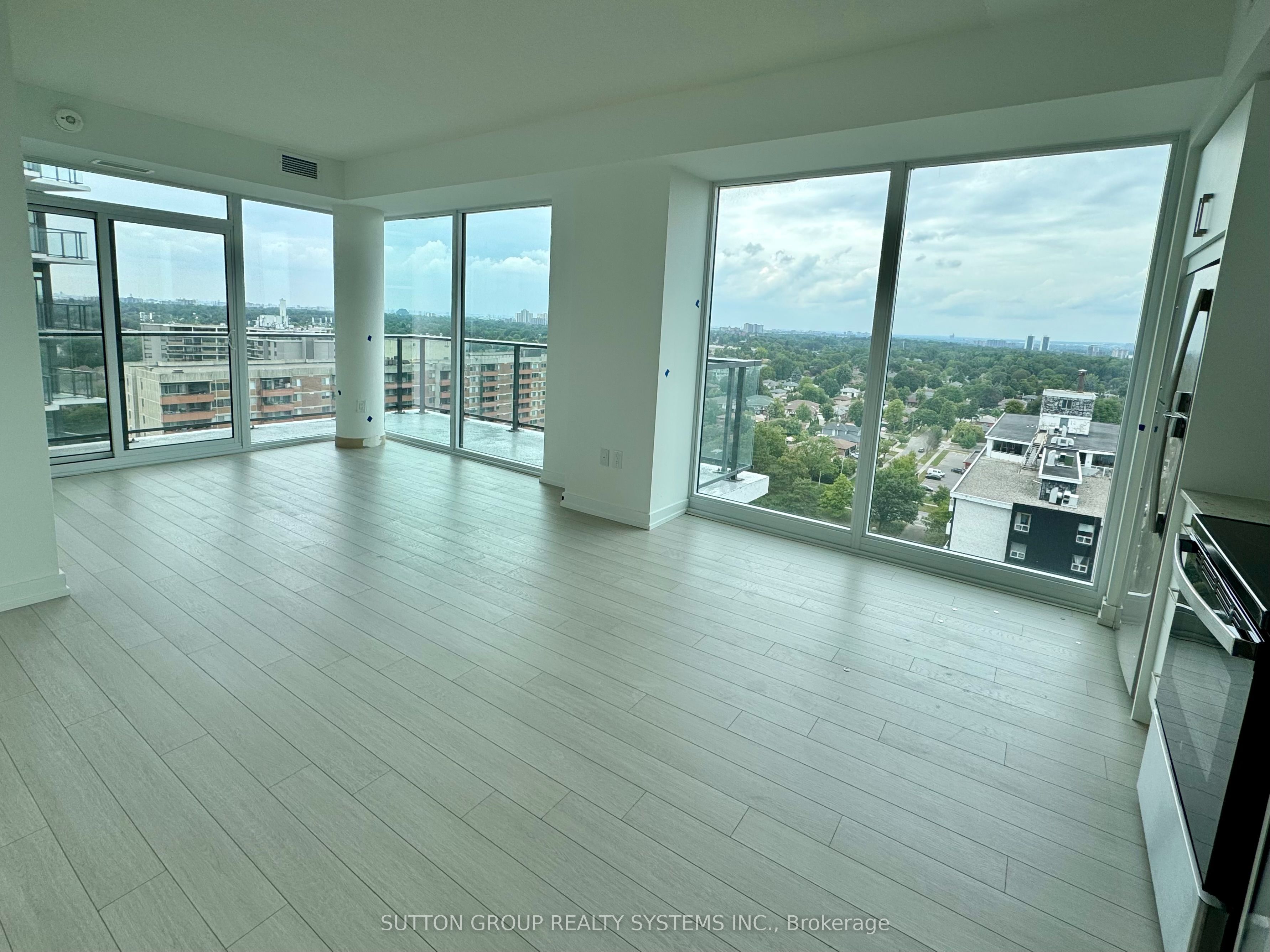 4010 Eglinton Avenue W 1619, Toronto, ON M9A 0G5 photo 3