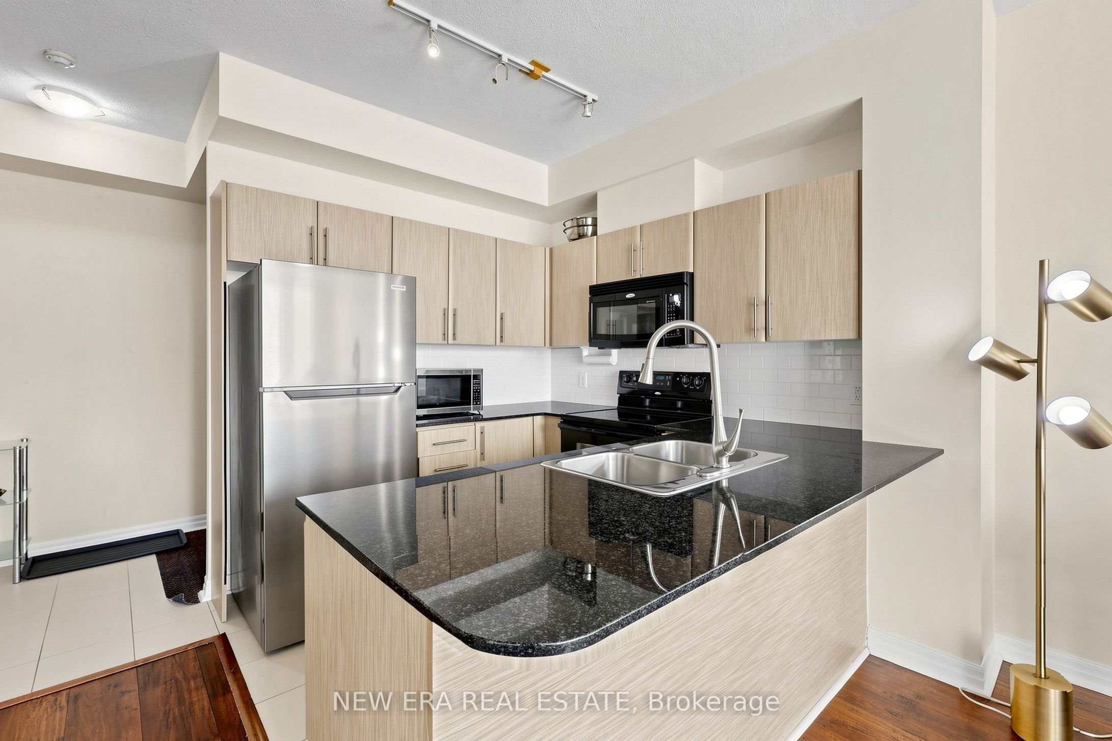 3515 Kariya Drive 2810, Mississauga, ON L5B 0C1 photo 2