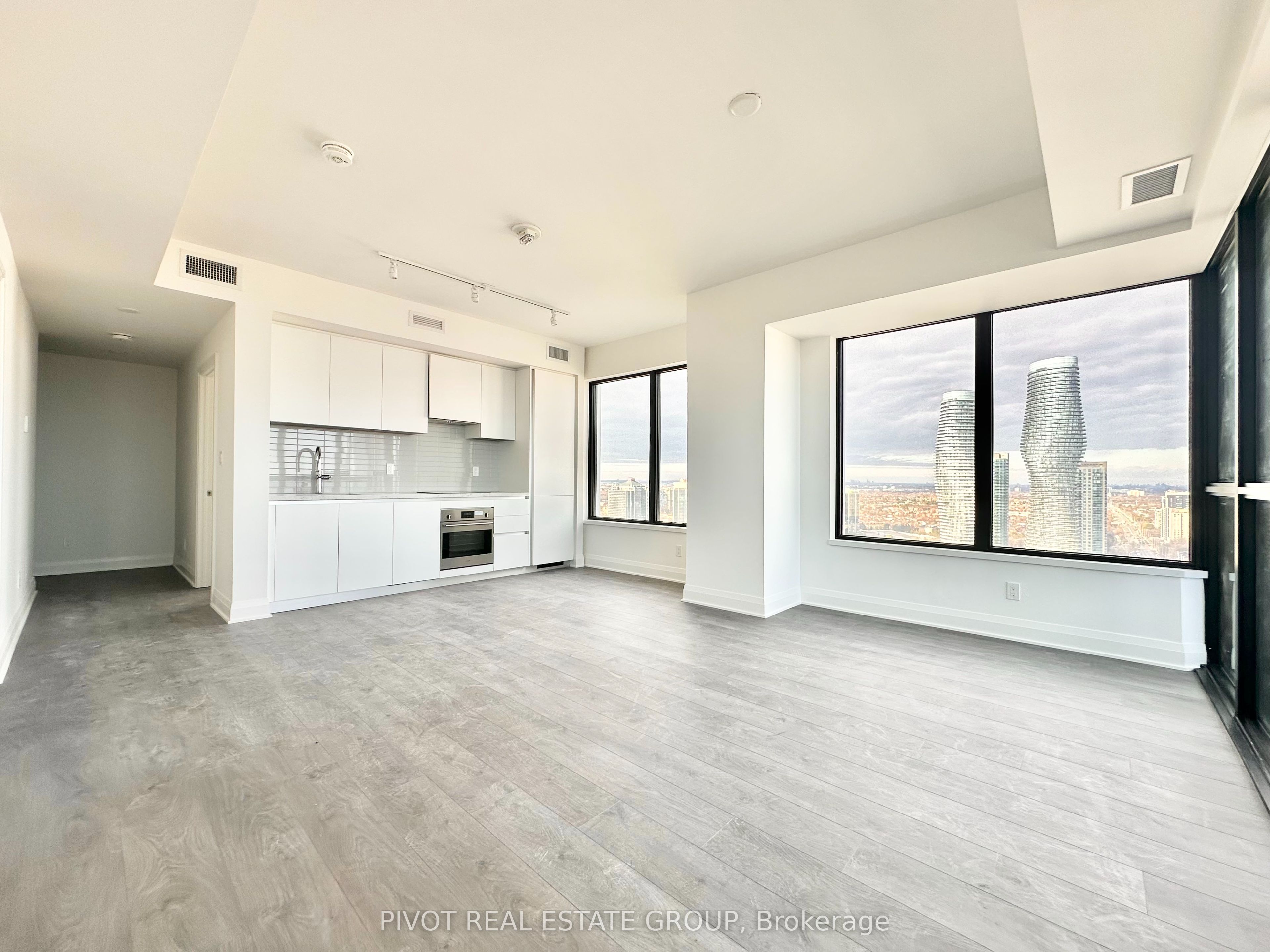 2 Erskine Road 2904, Mississauga, ON L5B 0S1 photo 3